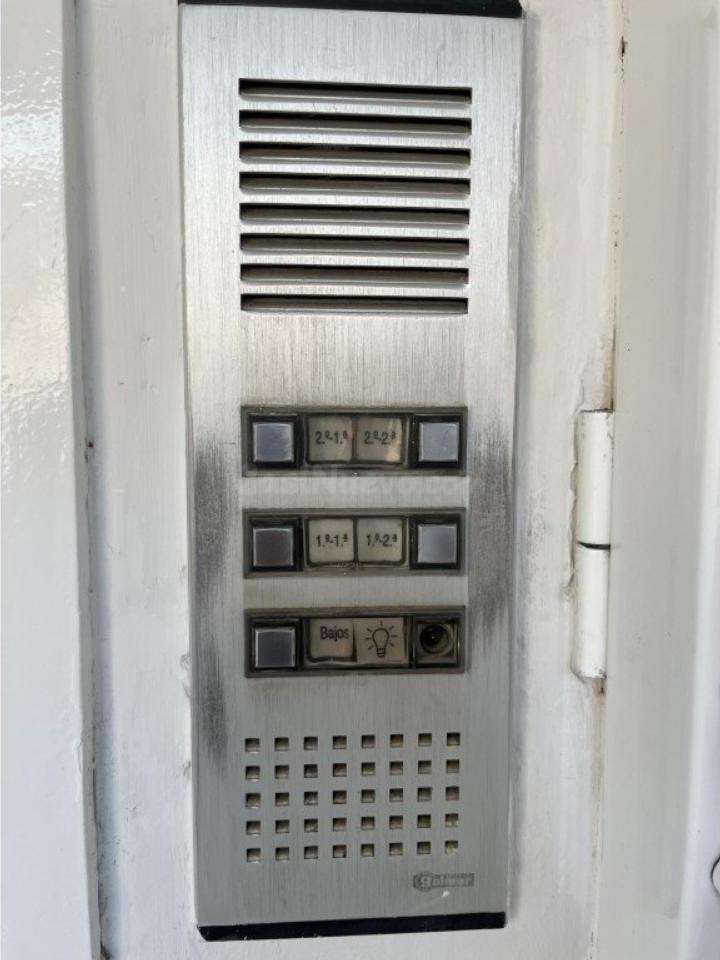 SE VENDE piso OKUPADO en CL CISA, 22 de Sabadell, Barcelona. - foto 5