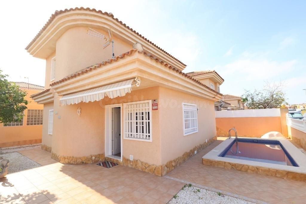 VILLA INDEPENDIENTE EN ESQUINA CON PISCINA PRIVADA | Los Bal - foto 2