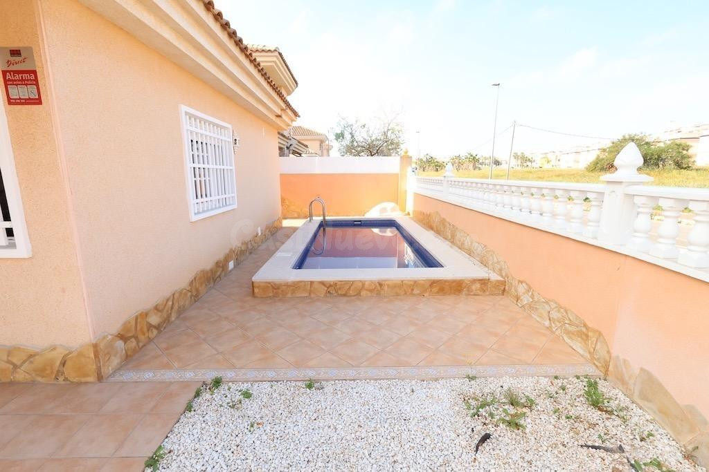 VILLA INDEPENDIENTE EN ESQUINA CON PISCINA PRIVADA | Los Bal - foto 3