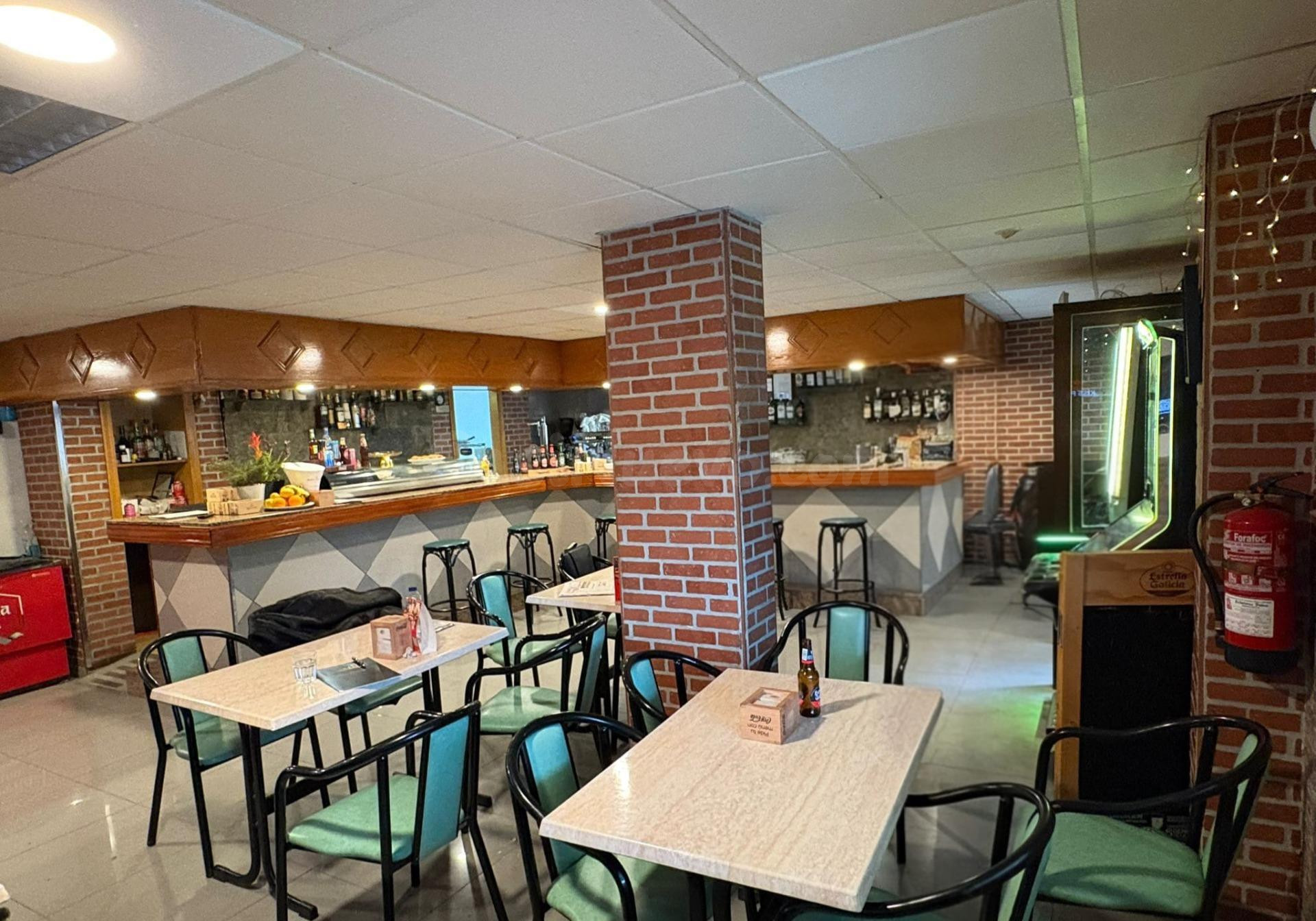 Se traspasa  bar/cafetería/restaurante en pleno funcionamiento – zona Magaluf - foto 4