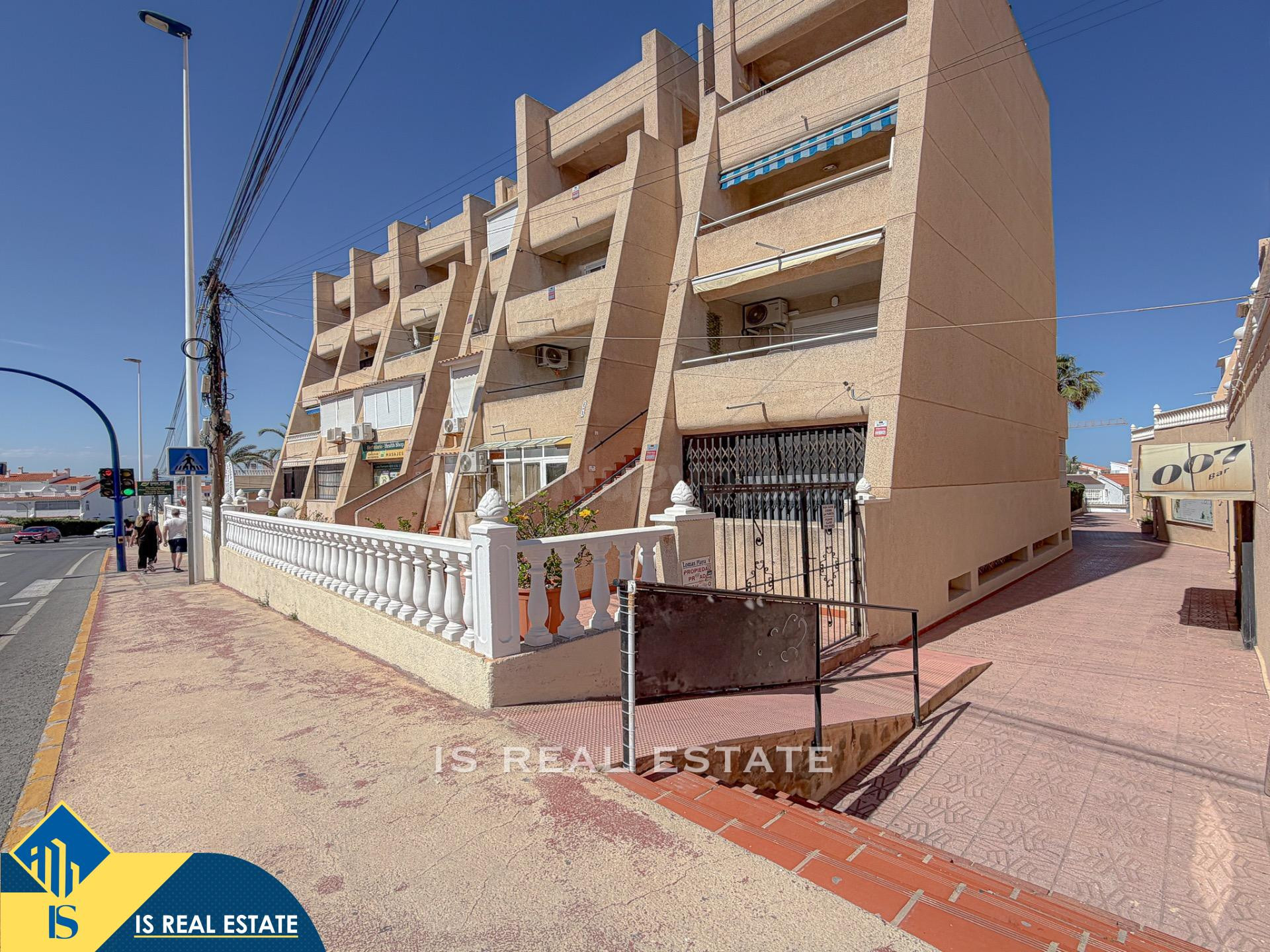 ¡Super Precio! Gigantesco Local con posibilidades infinitas y 101 metros en Torreblanca!