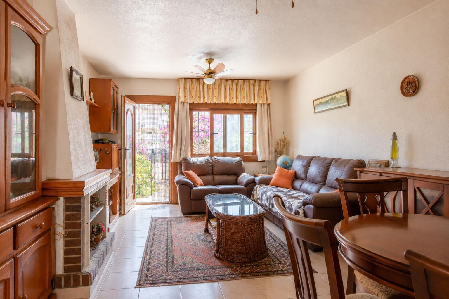 Chalet Adosado de 3 dormitorios con vistas al mar y excelent - foto 4