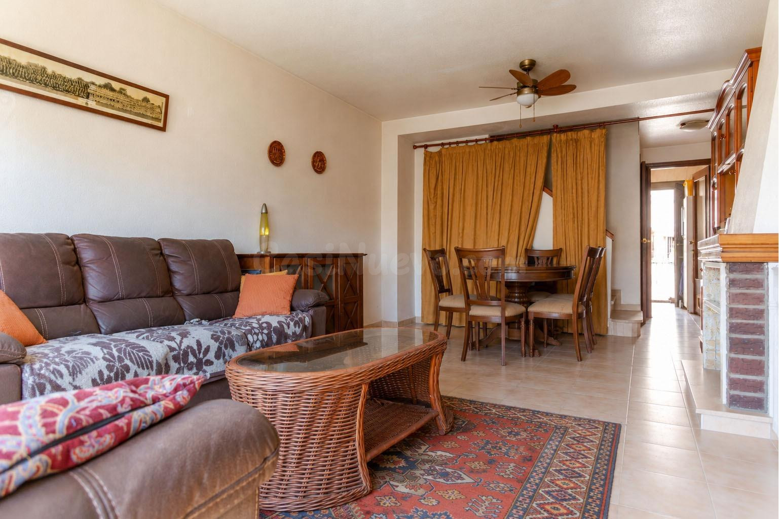 Chalet Adosado de 3 dormitorios con vistas al mar y excelent - foto 5
