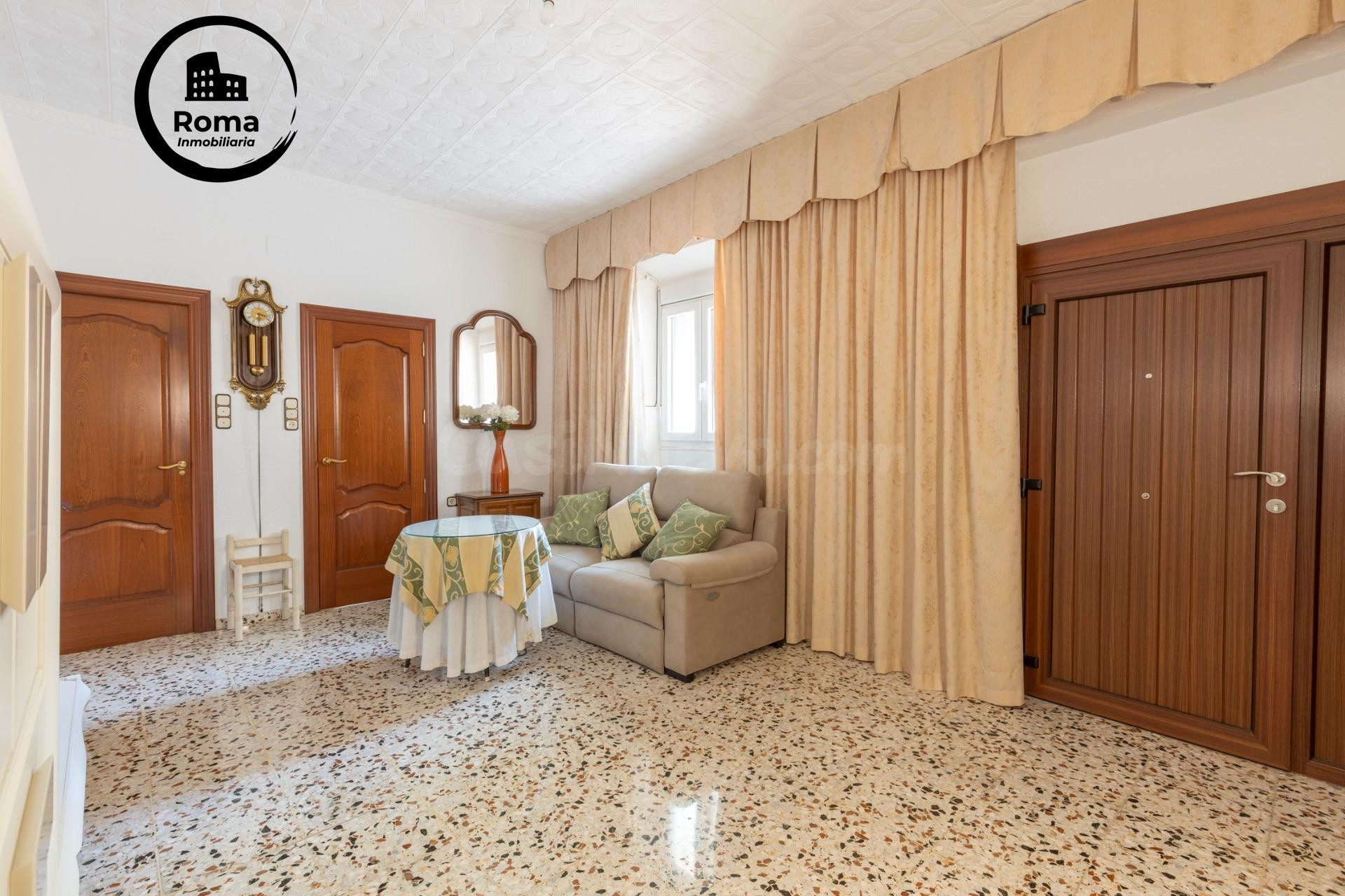 OPORTUNIDAD DE VENTA DE PISO EN ZONA ANCHA DE CAPUCHINOS - foto 2