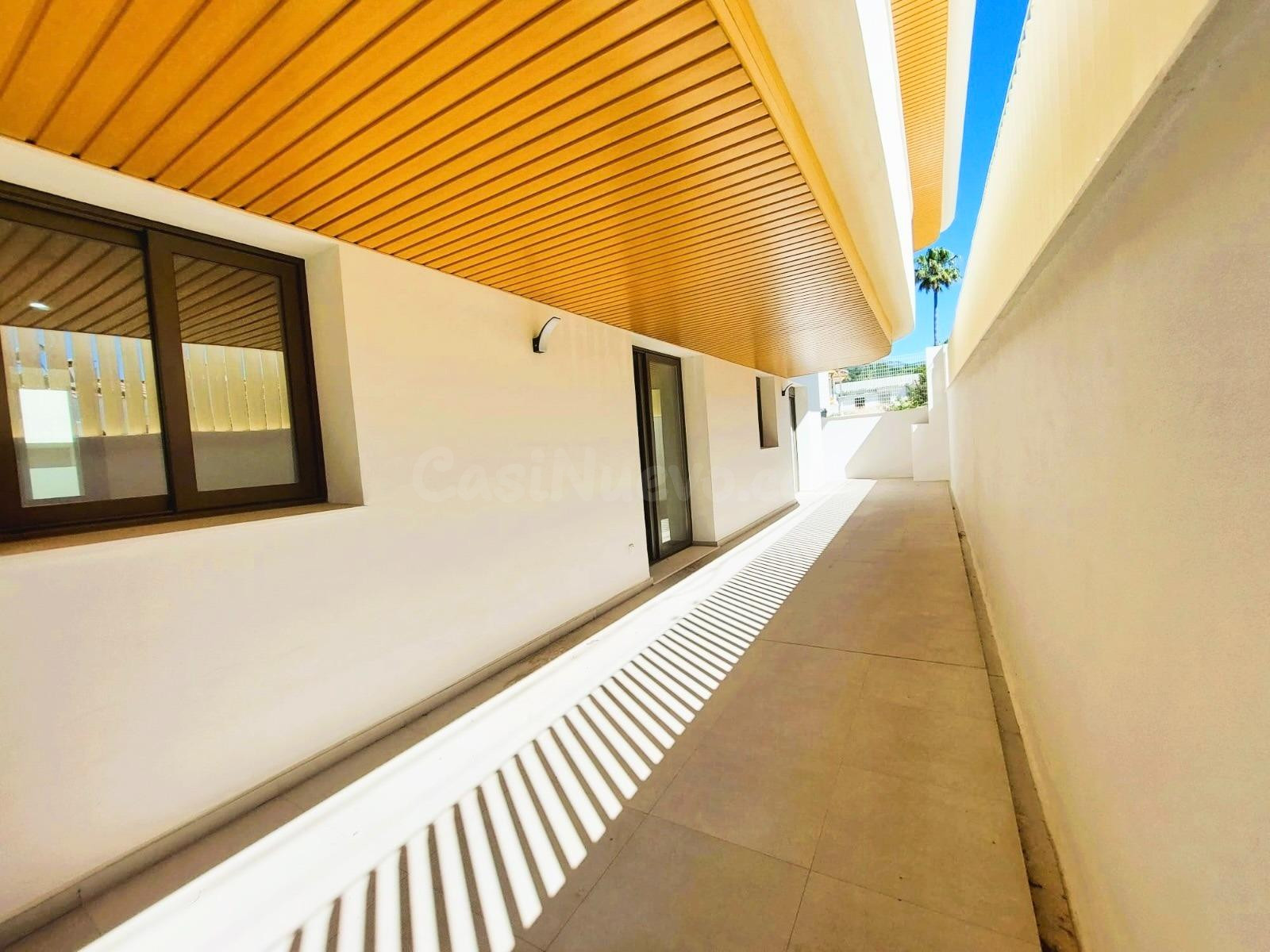 Moderna Vivienda a Estrenar con Piscina Privada en Estepona - foto 2