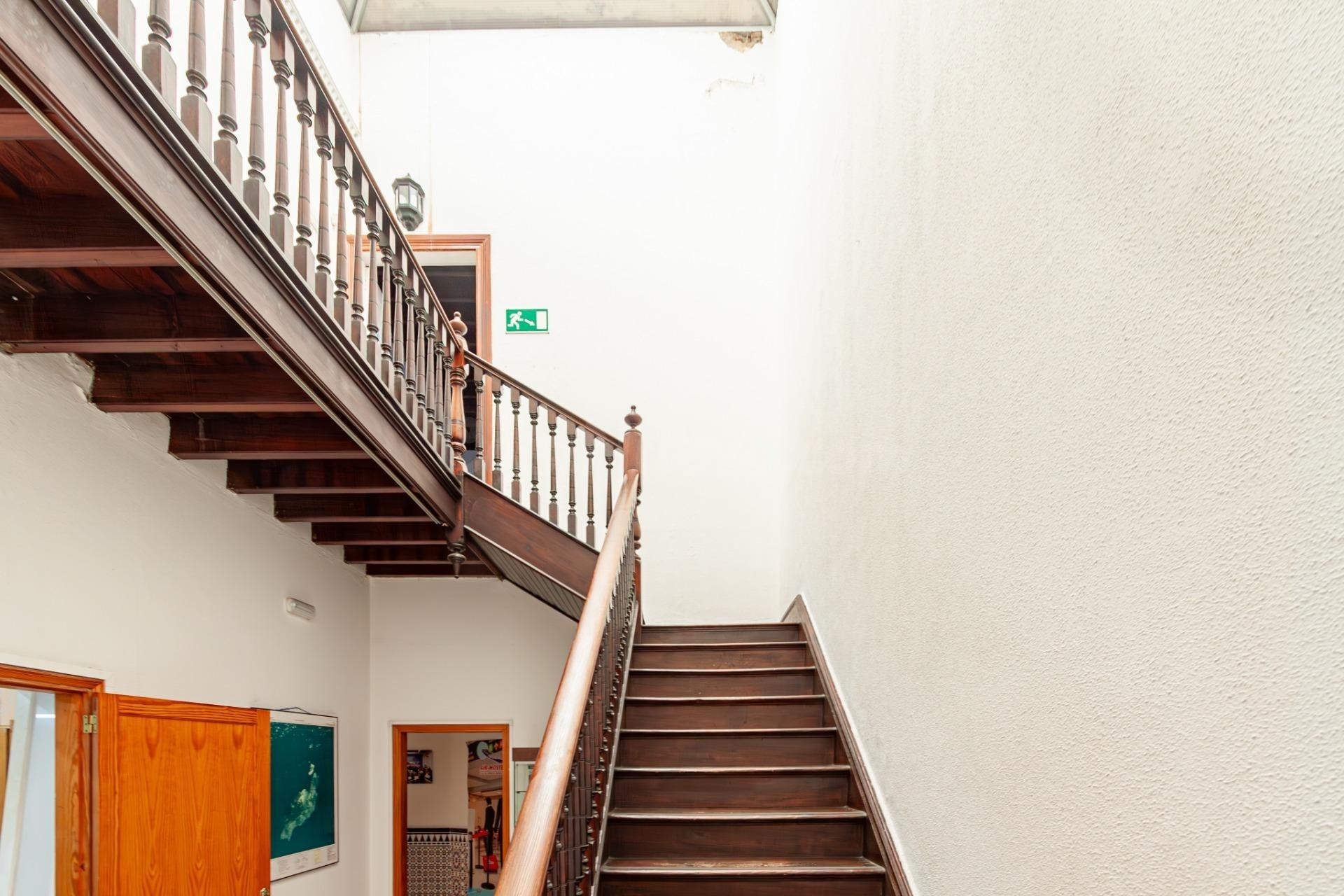 SE VENDE EDIFICIO EMBLEMÁTICO EN ZONA DE ARENALES - foto 4