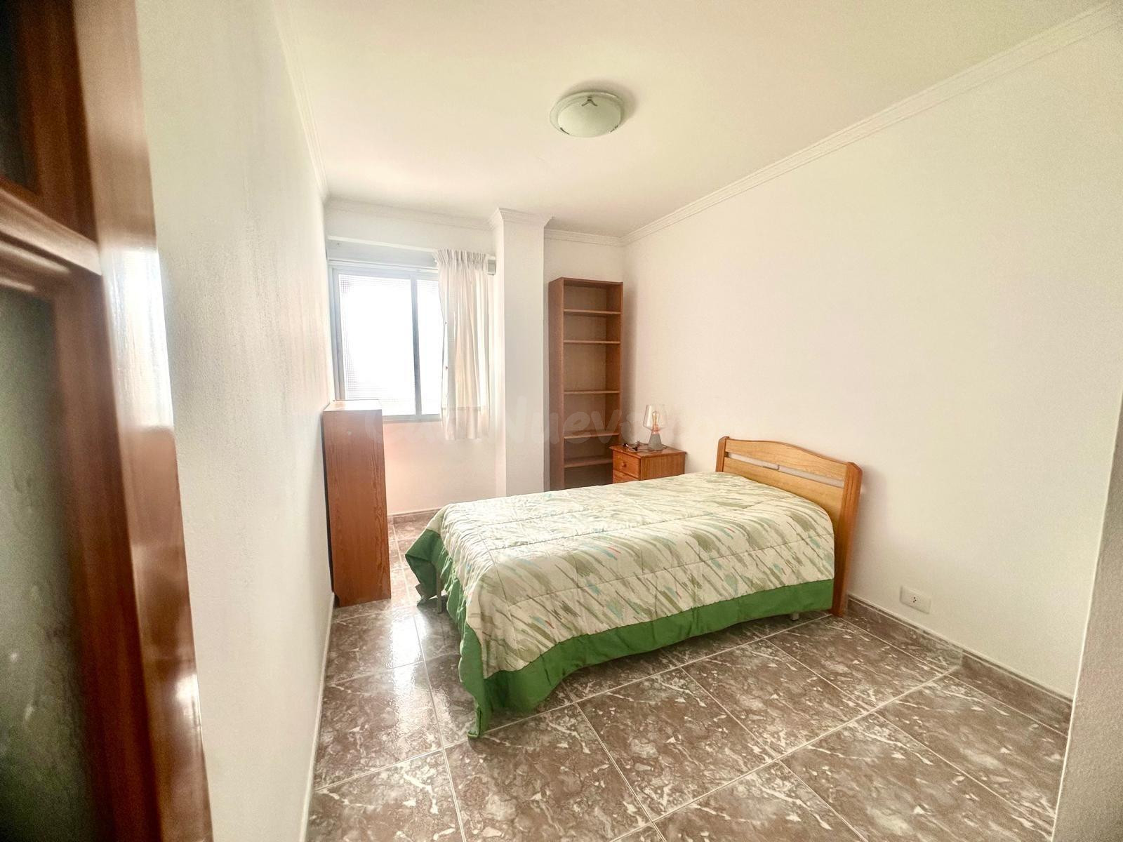 SE ALQUILA AMPLIA VIVIENDA EN EDIFICIO CAMPO ESPAÑA - foto 4