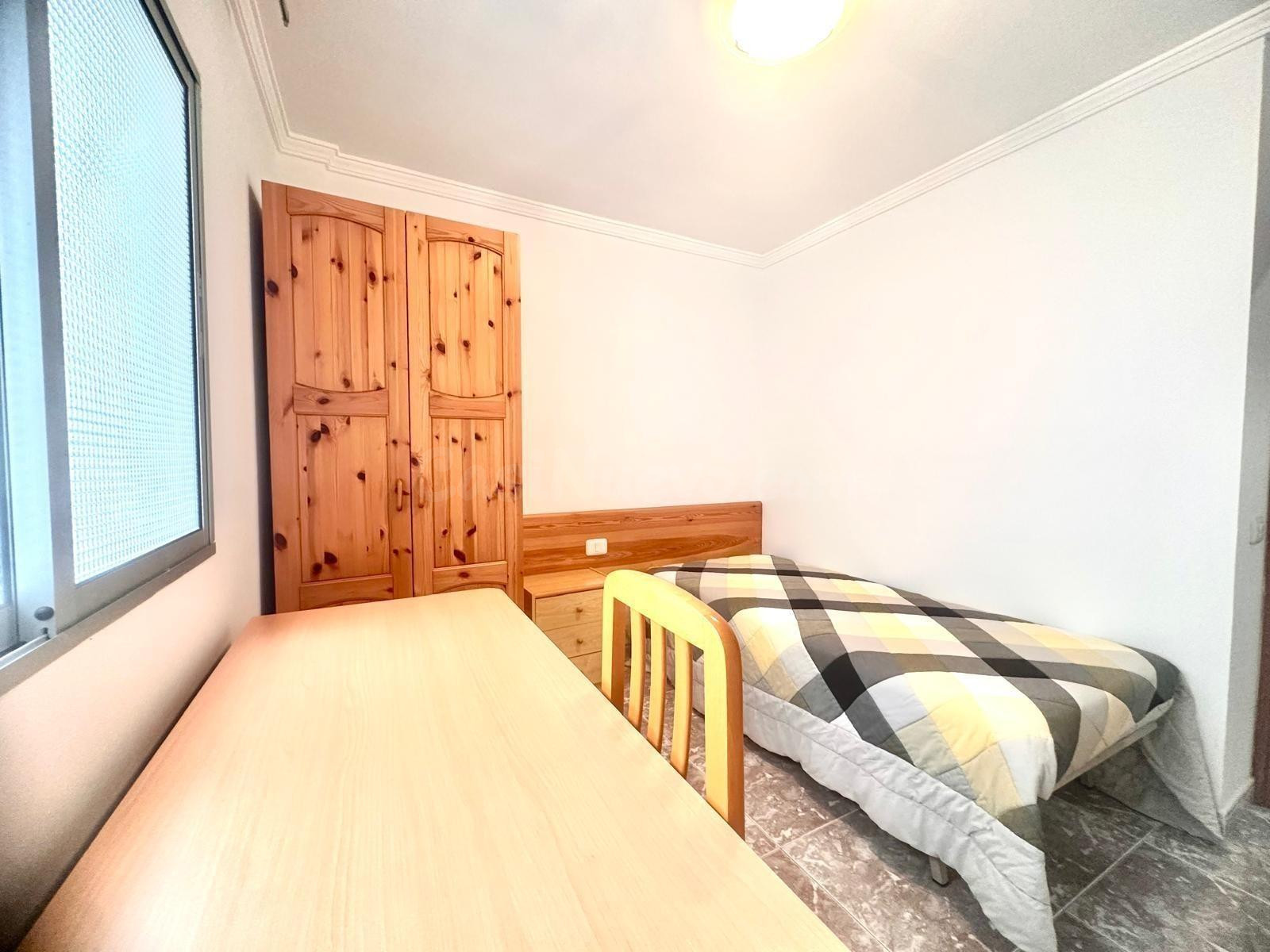 SE ALQUILA AMPLIA VIVIENDA EN EDIFICIO CAMPO ESPAÑA - foto 5