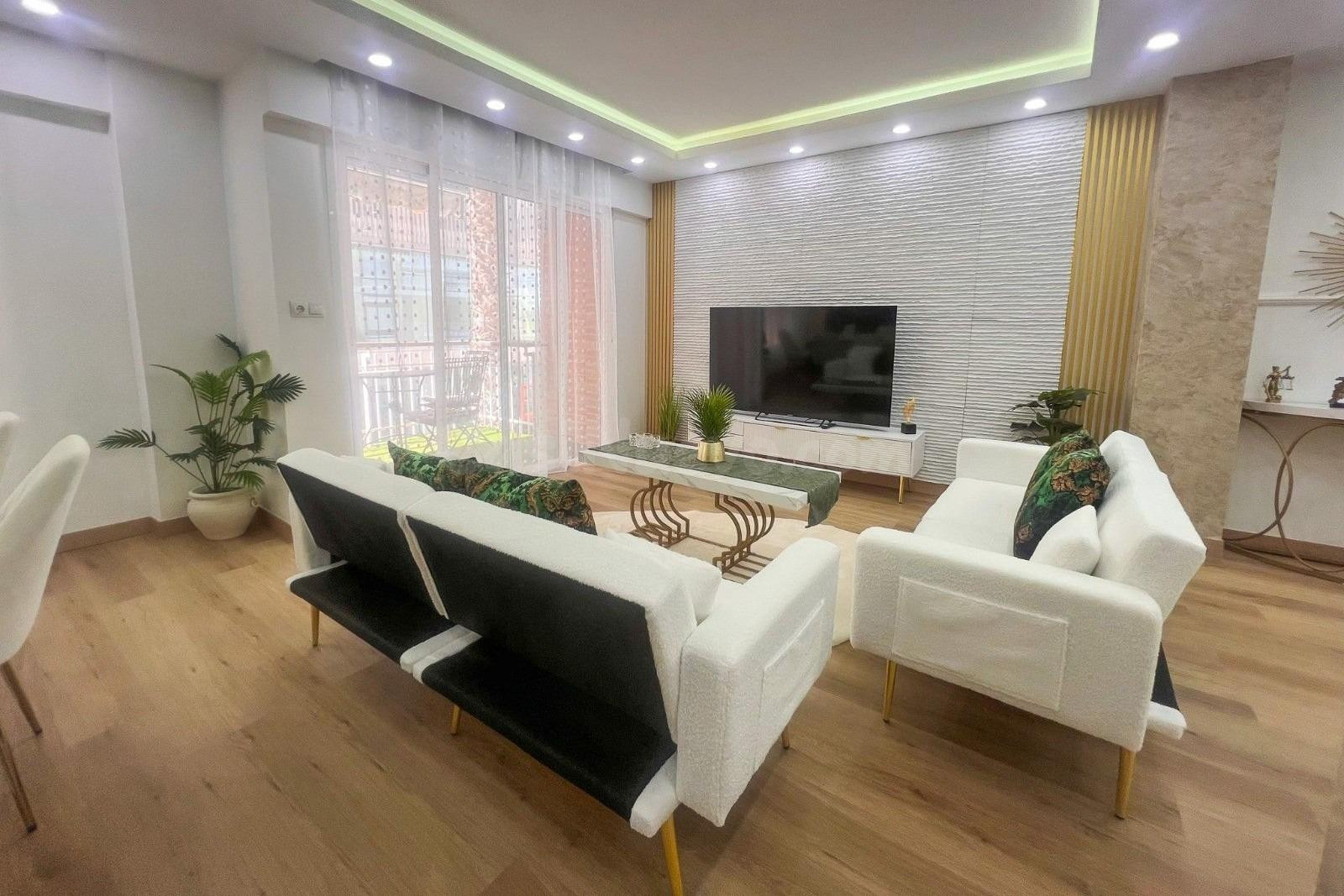 Apartamento reformado y espacioso (aprox. 132 m2 - 1.ª plant - foto 3
