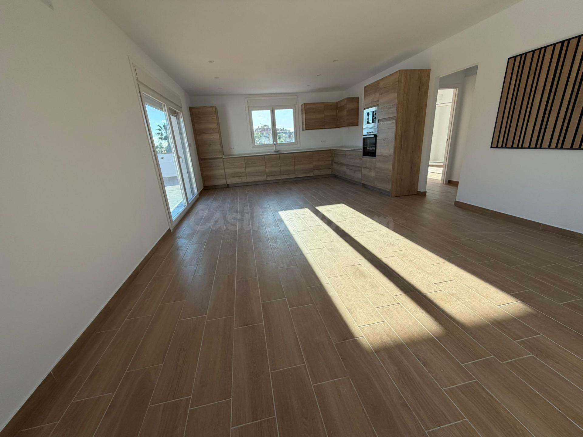 Oportunidad única: piso reformado con terraza y máxima priva - foto 4
