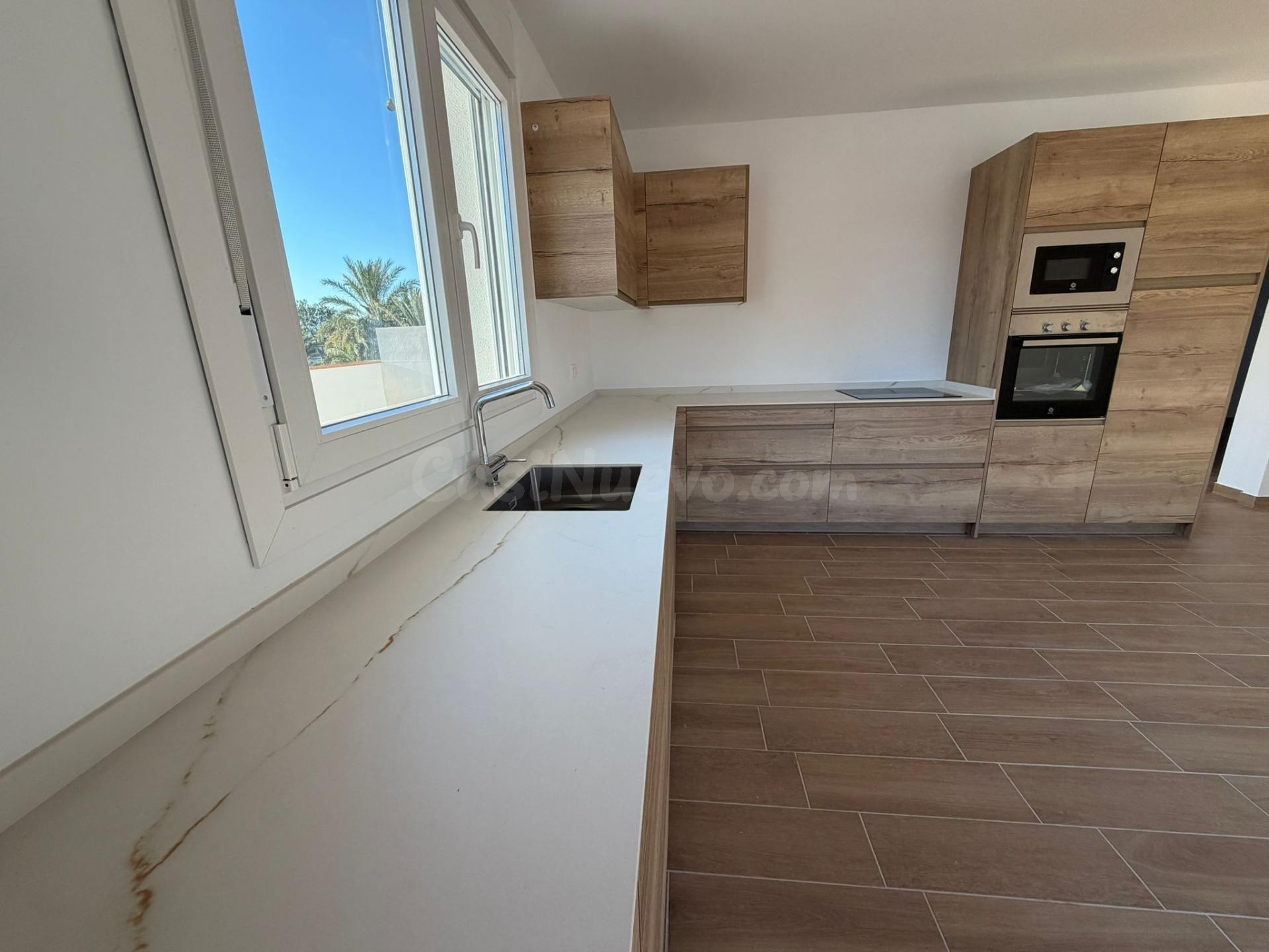 Oportunidad única: piso reformado con terraza y máxima priva - foto 5