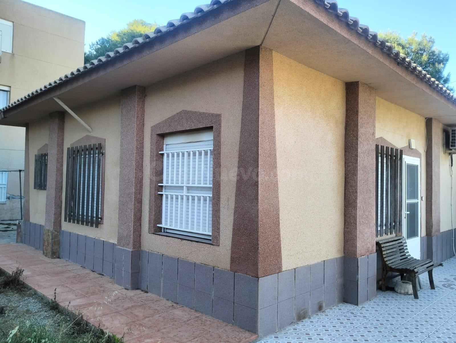 EXCLUSIVO CHALET INDEPENDIENTE A ESCASOS METROS DEL MAR MENO - foto 2