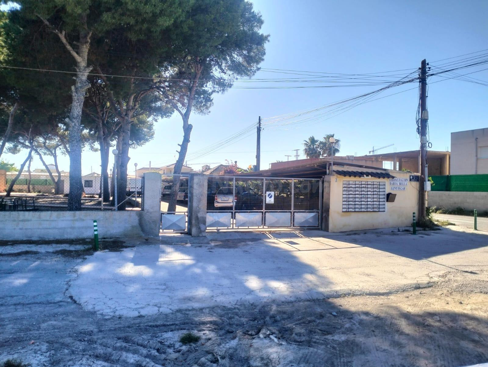 EXCLUSIVO CHALET INDEPENDIENTE A ESCASOS METROS DEL MAR MENO - foto 3
