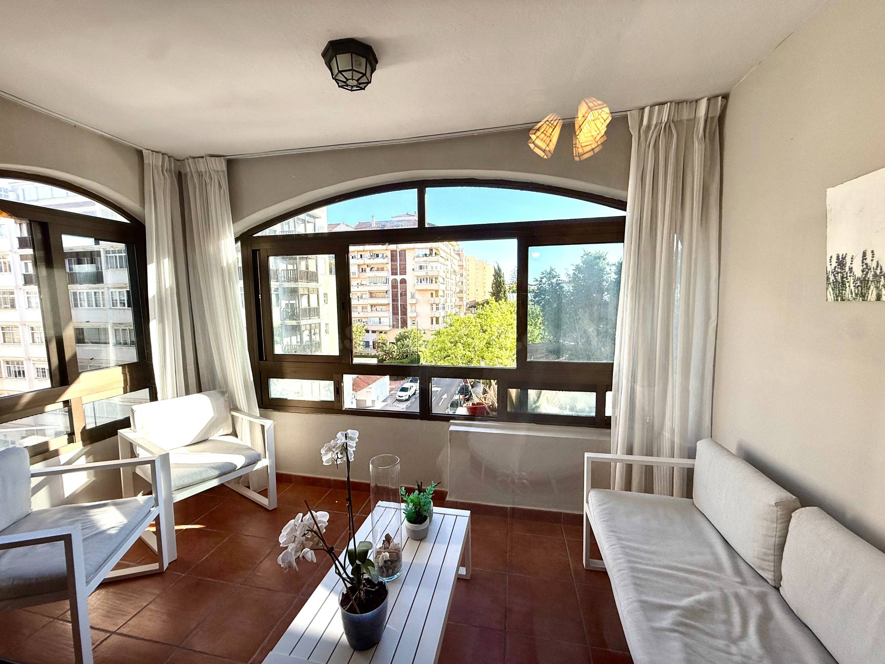 Amplia Vivienda en Pleno Recinto Ferial de Fuengirola - foto 4