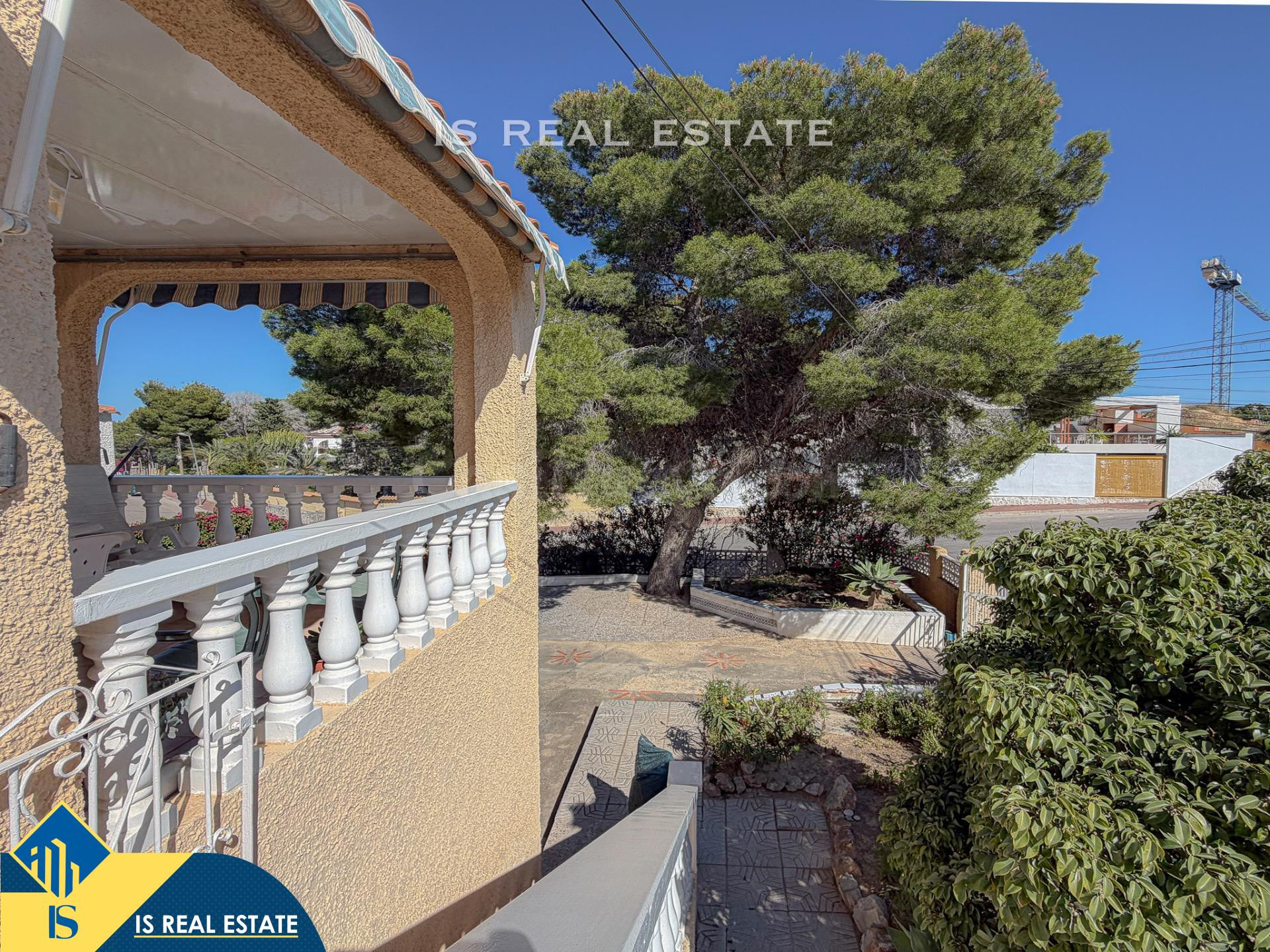 Impresionante Villa con gigantesca parcela y varios ambiente - foto 5