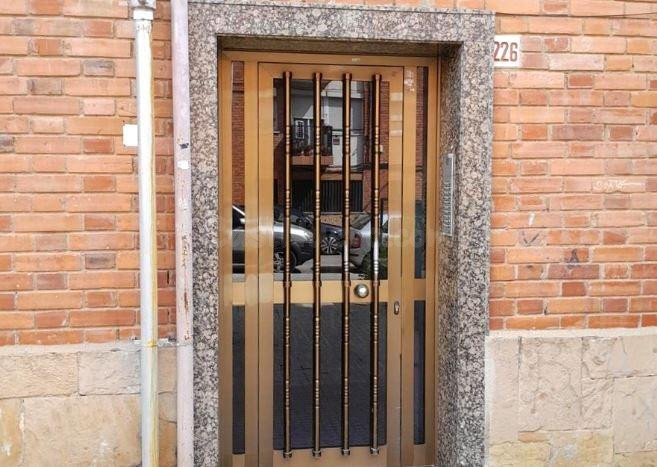 SE VENDE piso OKUPA en C SANT CRISPI 226 de Terrassa, Barcel - foto 3