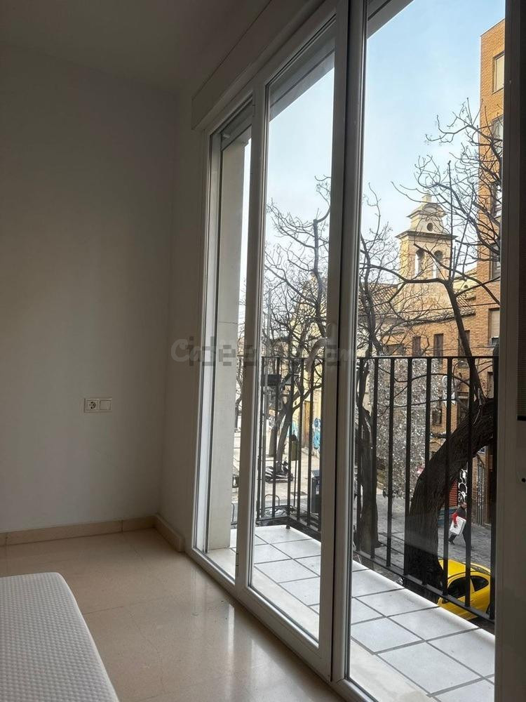 ALQUILER: Piso reformado en El Carmen, centro historico de V - foto 5