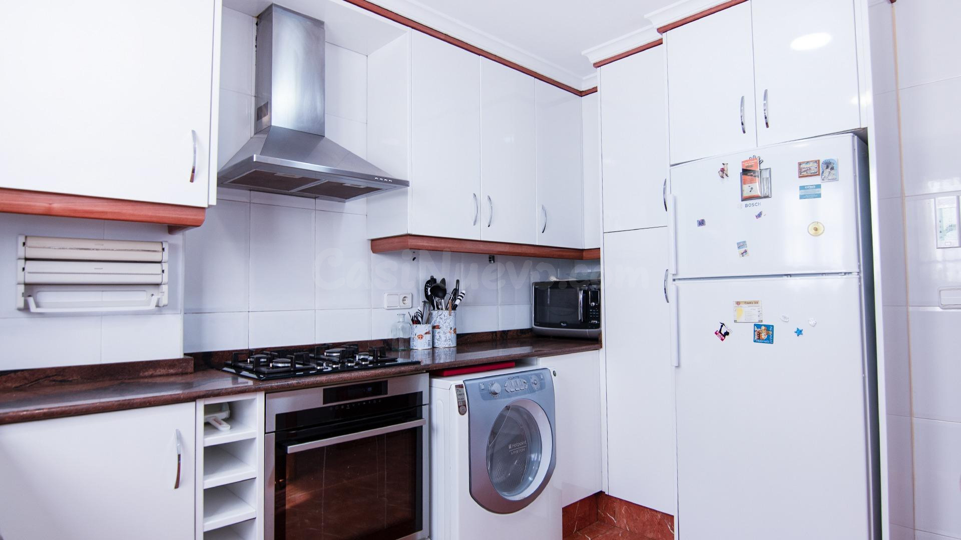ALQUILER: Amplio piso amueblado con 4D, 2 baños y gran terra - foto 3