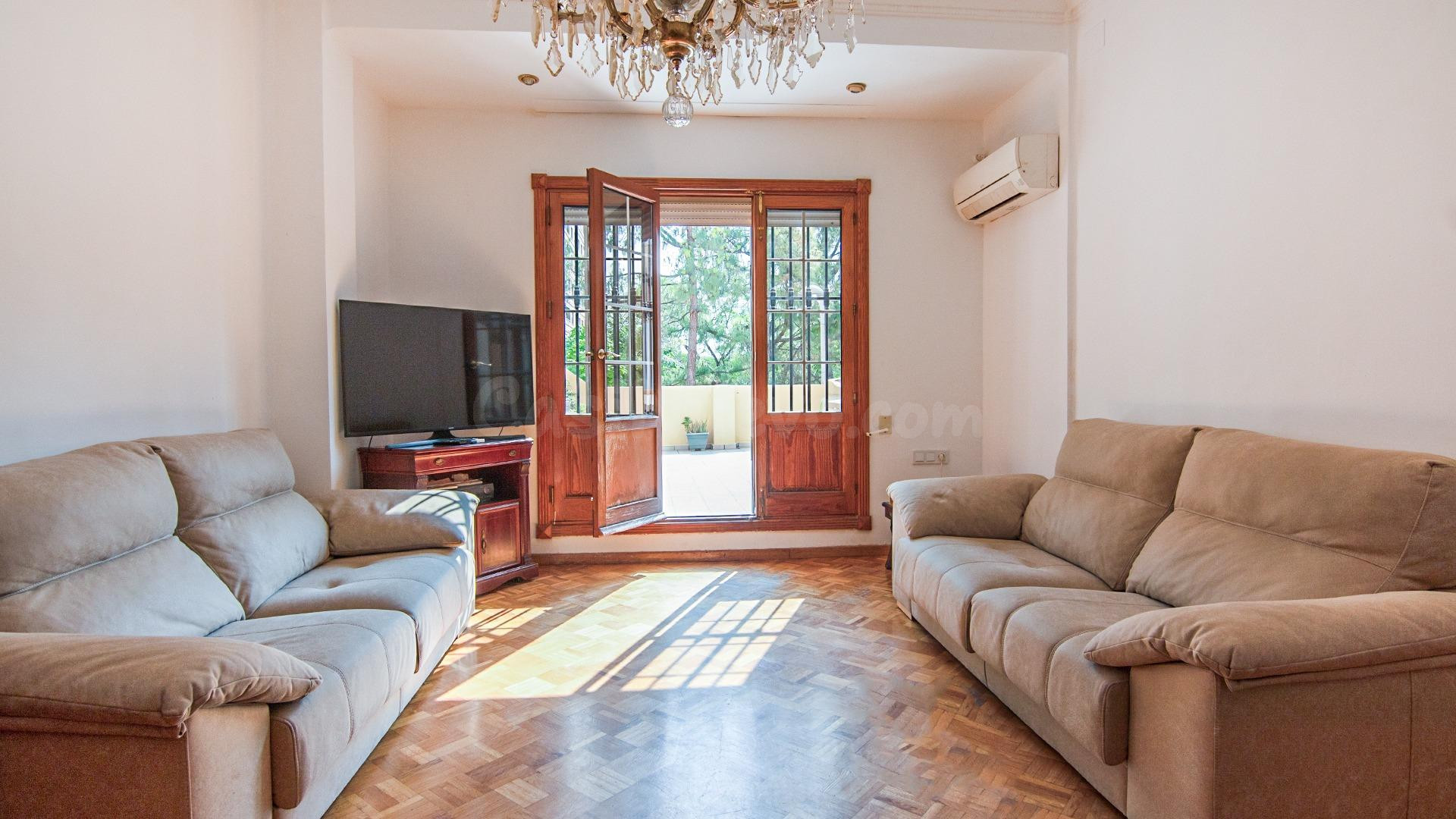 ALQUILER: Amplio piso amueblado con 4D, 2 baños y gran terra - foto 4
