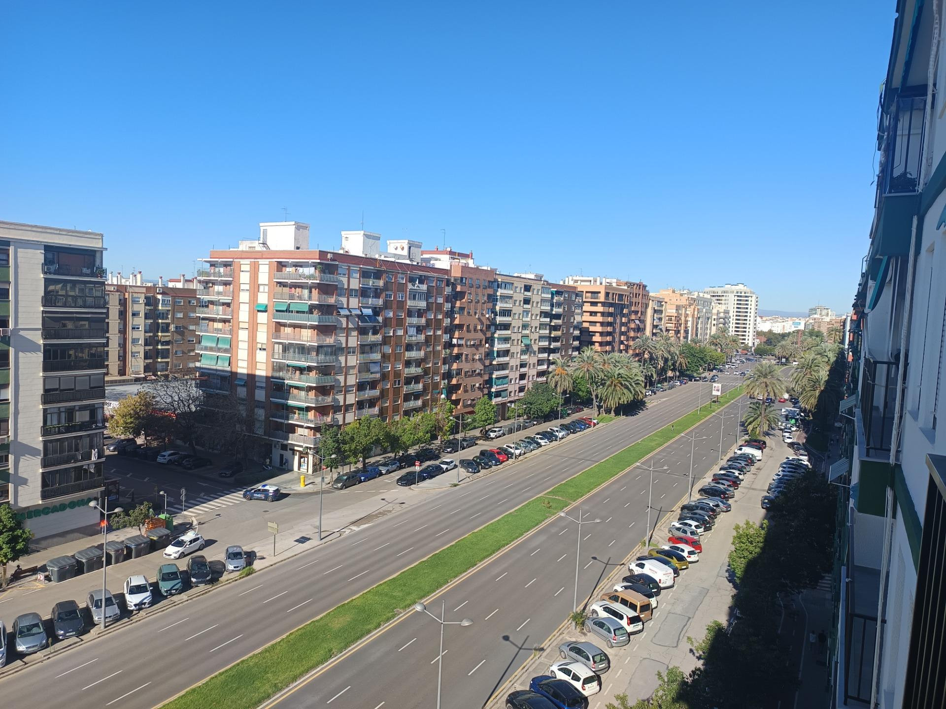 Pis reformado con balcon y vistas despejadas cerca del Parqu - foto 2