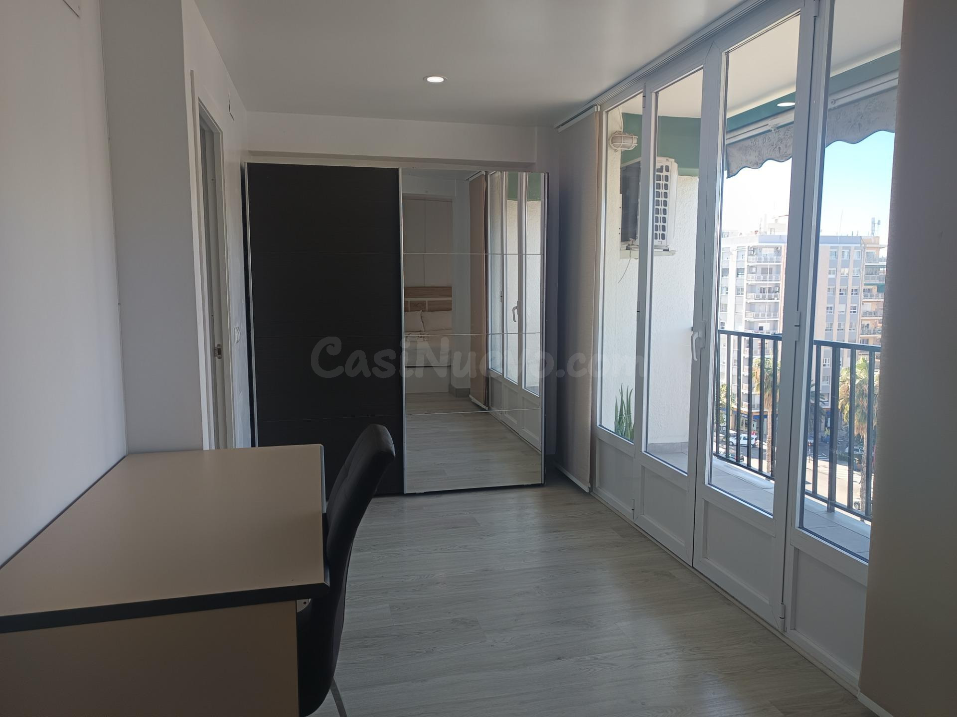 Pis reformado con balcon y vistas despejadas cerca del Parqu - foto 3