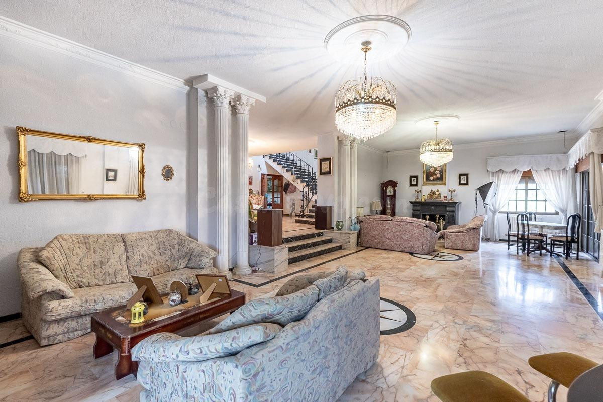 Chalet independiente con 2.000 m2 de parcela y gran potencia - foto 2