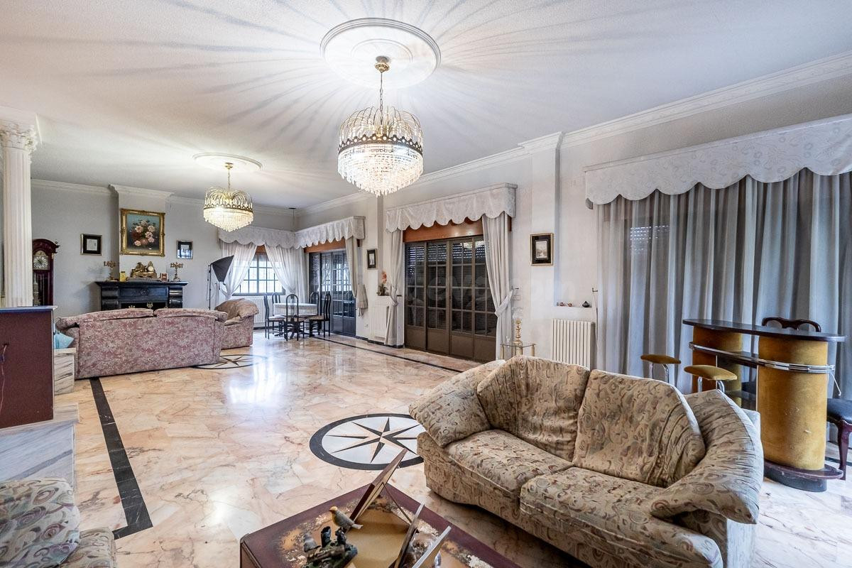 Chalet independiente con 2.000 m2 de parcela y gran potencia - foto 4