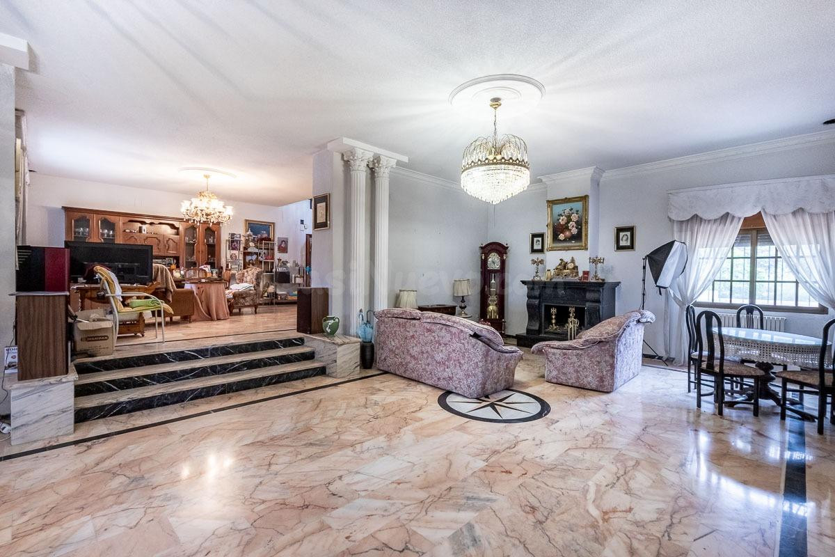 Chalet independiente con 2.000 m2 de parcela y gran potencia - foto 5