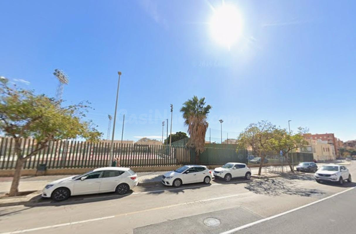 Se vende piso OKUPADO en Calle Reverenda Madre María Micaela - foto 2