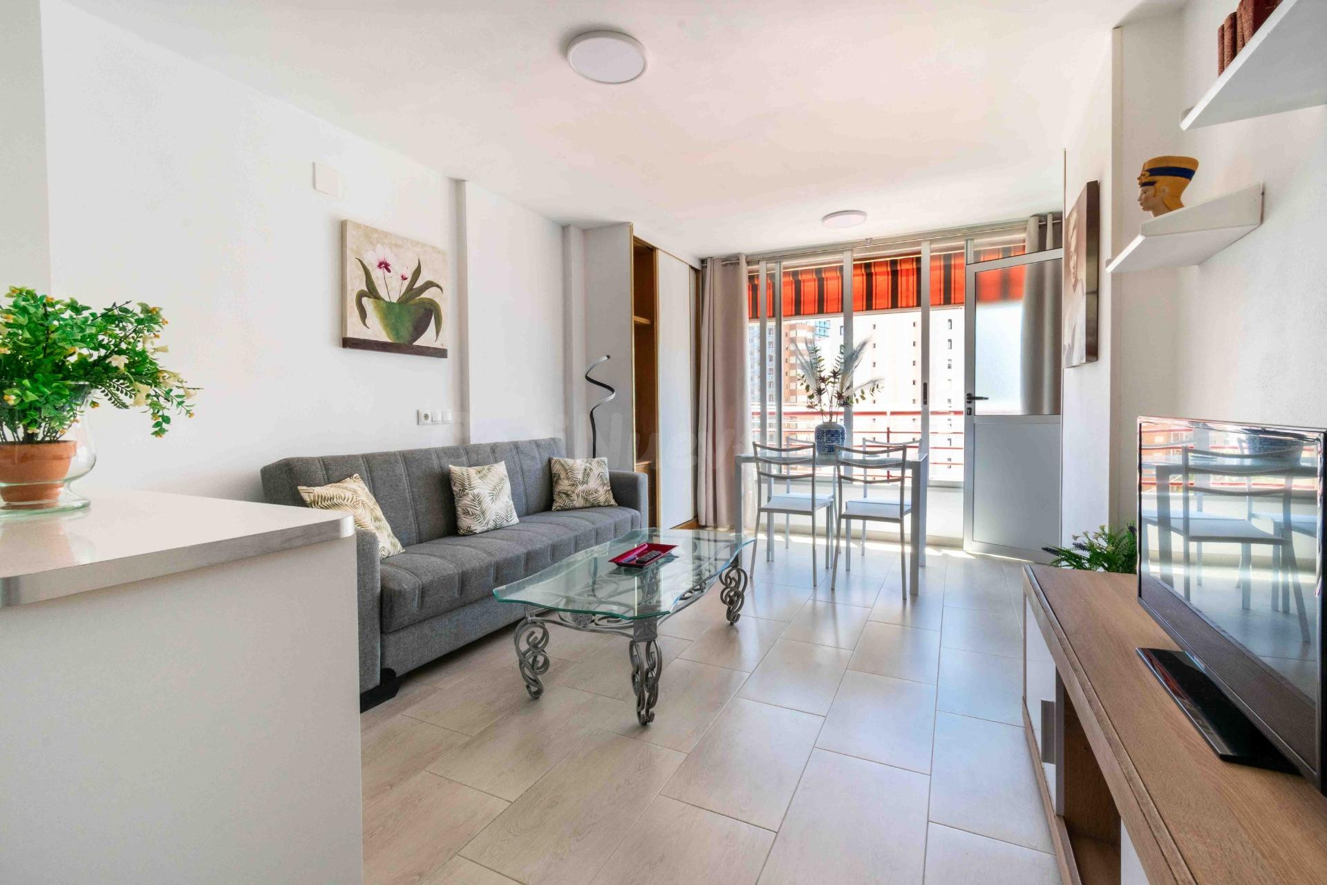 Apartamento de esquina de 1 dormitorio con parking y piscina - foto 3