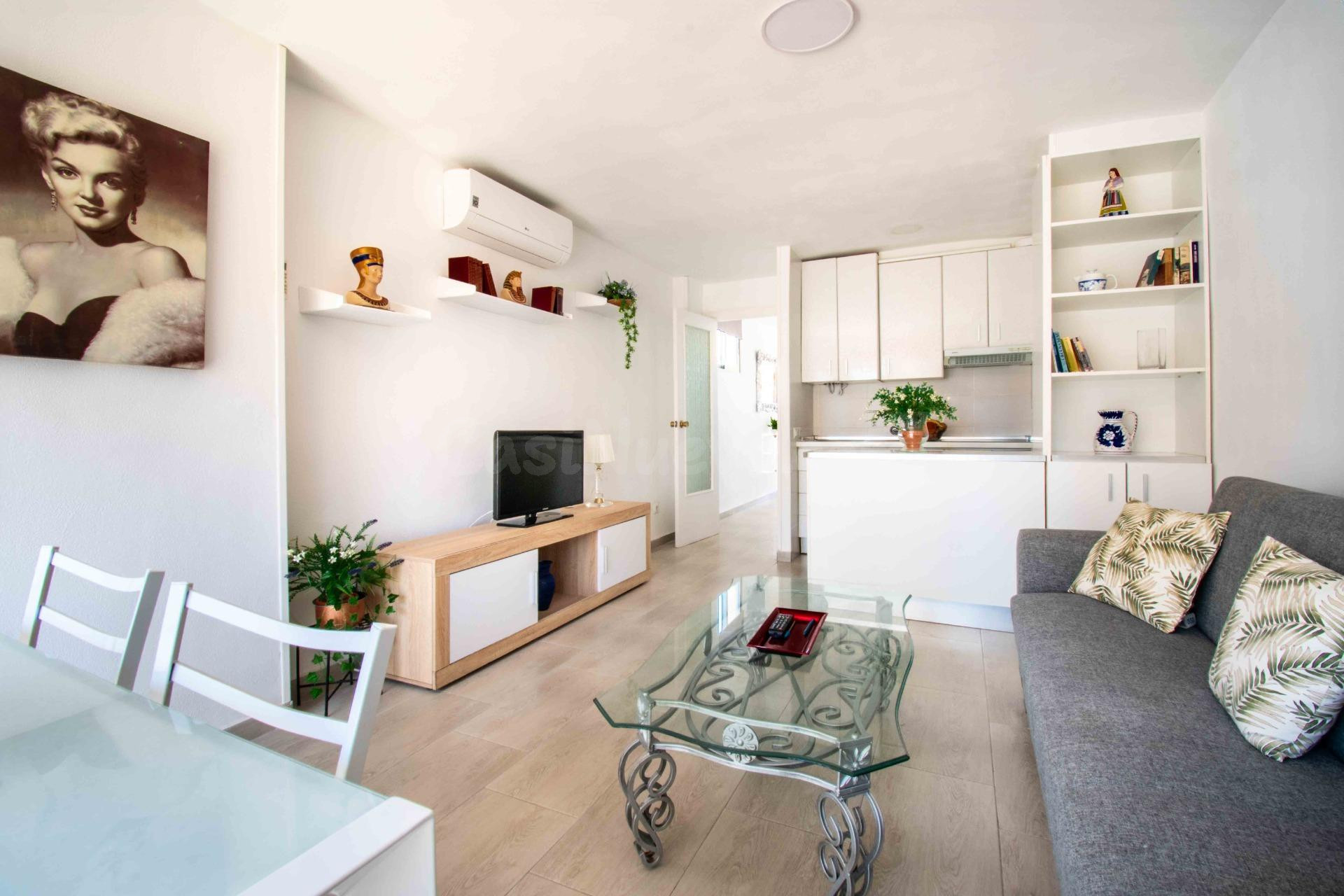 Apartamento de esquina de 1 dormitorio con parking y piscina - foto 5