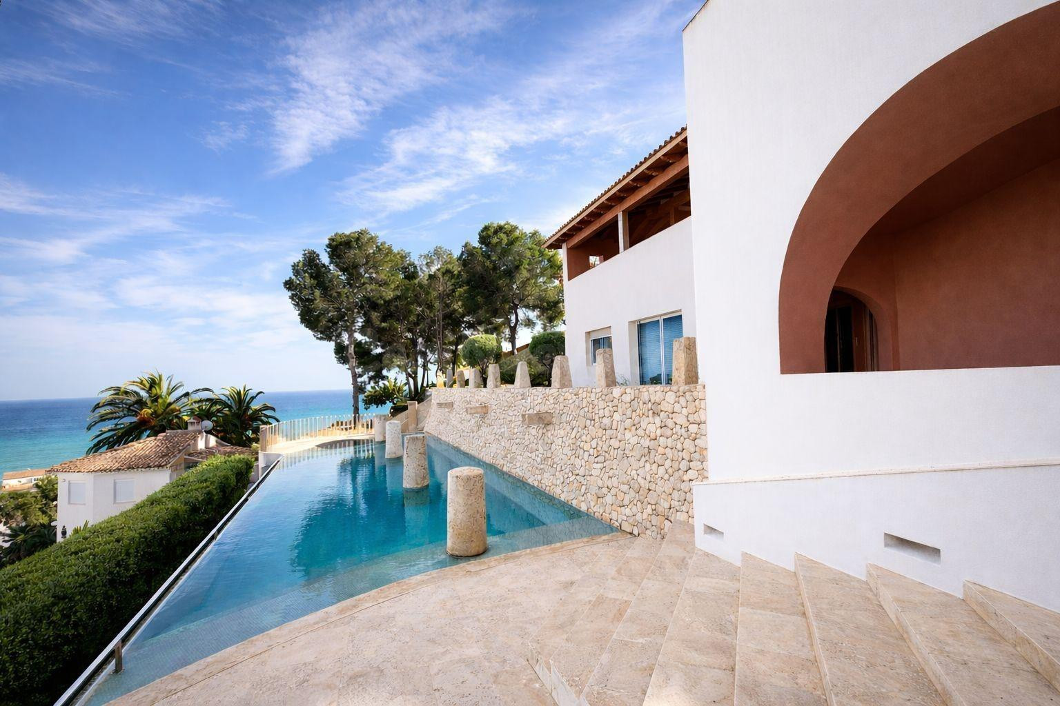 Villa de lujo de tres dormitorios con vista única sobre la bahia de Altea