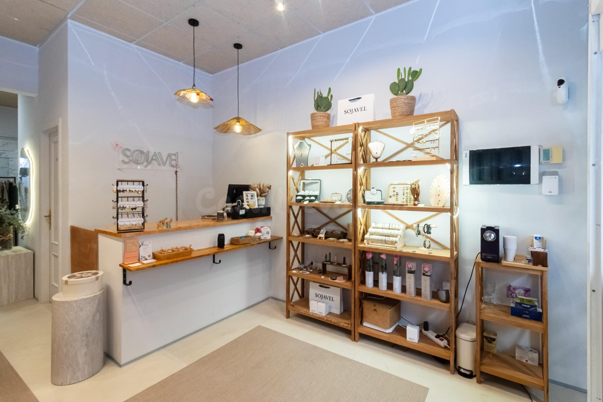 Local Comercial Reformado en Torrevieja a Pocos Metros de la Playa ️ - foto 2