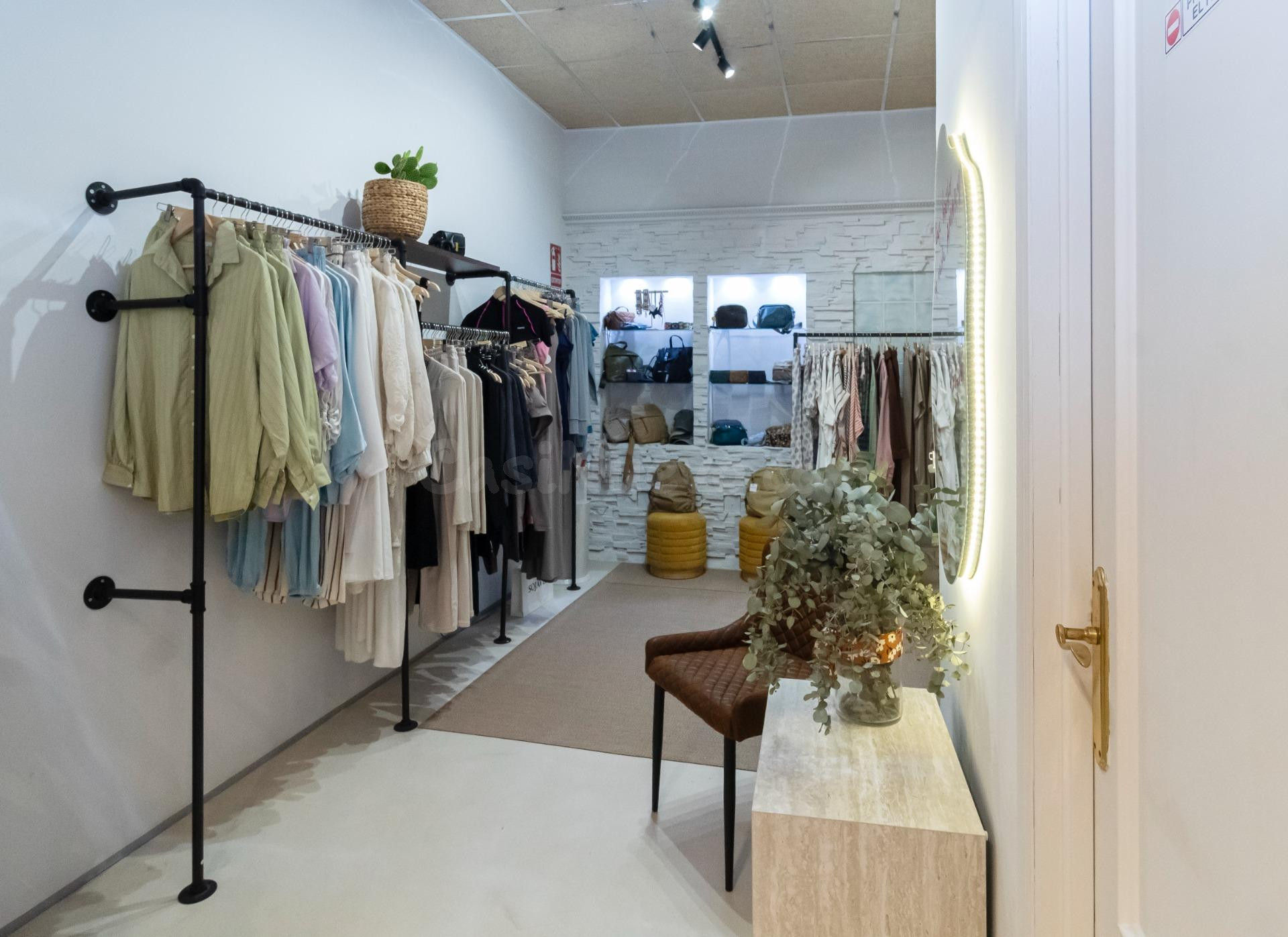 Local Comercial Reformado en Torrevieja a Pocos Metros de la Playa ️ - foto 4