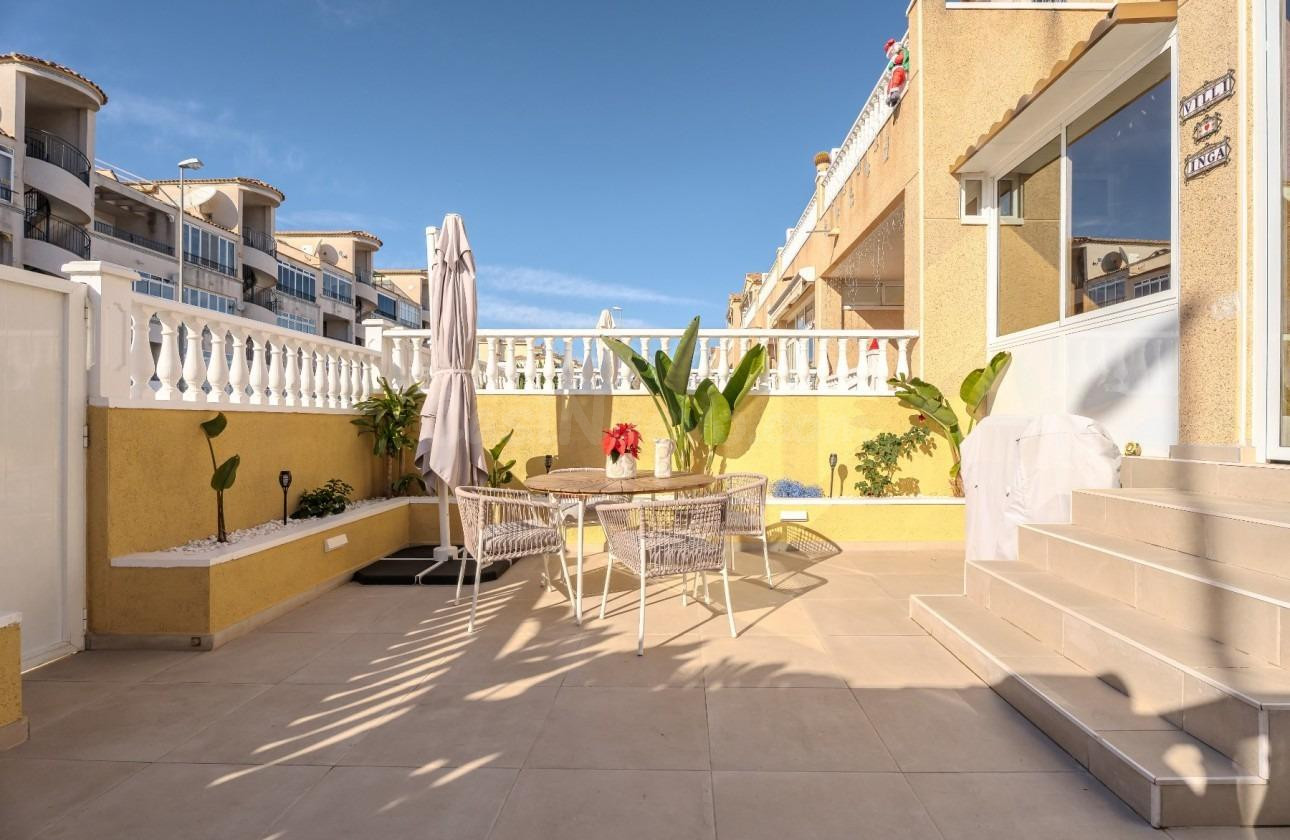 Apartamento moderno con amplias terrazas en Punta Prima | Or - foto 3