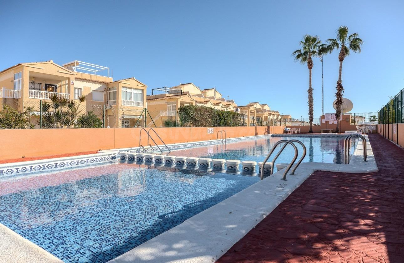 Apartamento moderno con amplias terrazas en Punta Prima | Or - foto 4