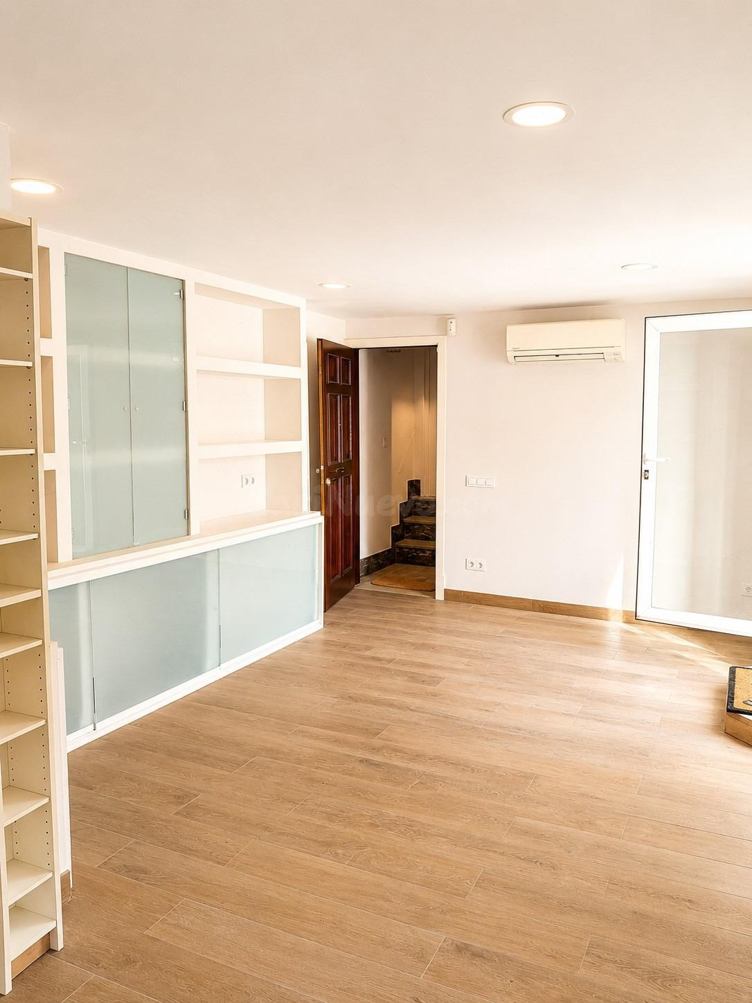 Amplio piso con apartamento independiente y parking en Son A - foto 2