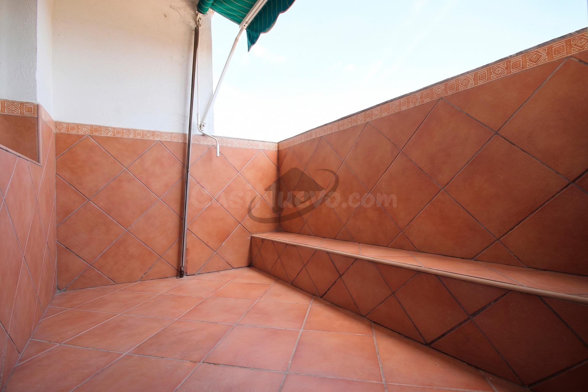 CÉNTRICA Y SOLEADA VIVIENDA CON ASCENSOR Y BALCÓN - foto 2