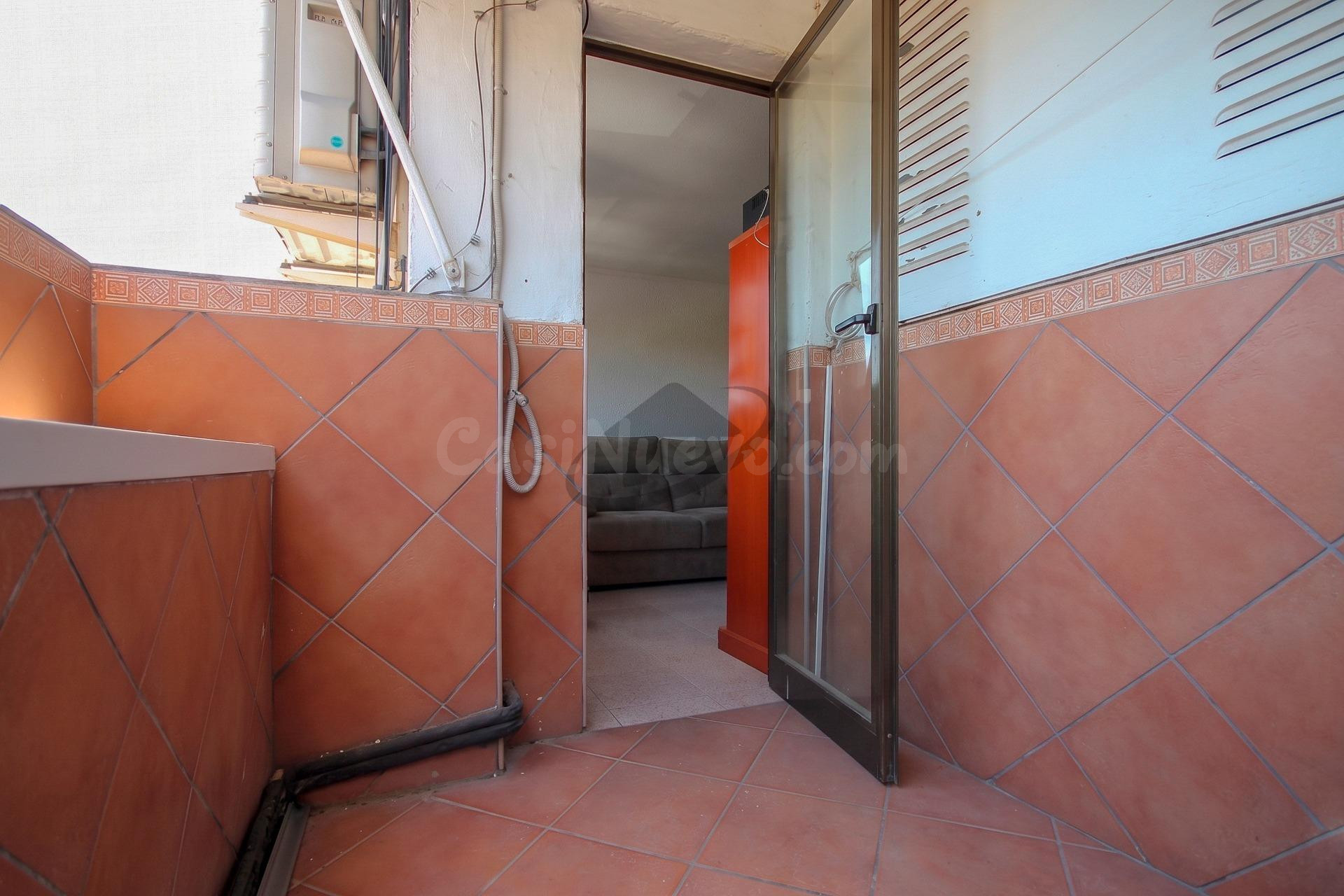 CÉNTRICA Y SOLEADA VIVIENDA CON ASCENSOR Y BALCÓN - foto 3