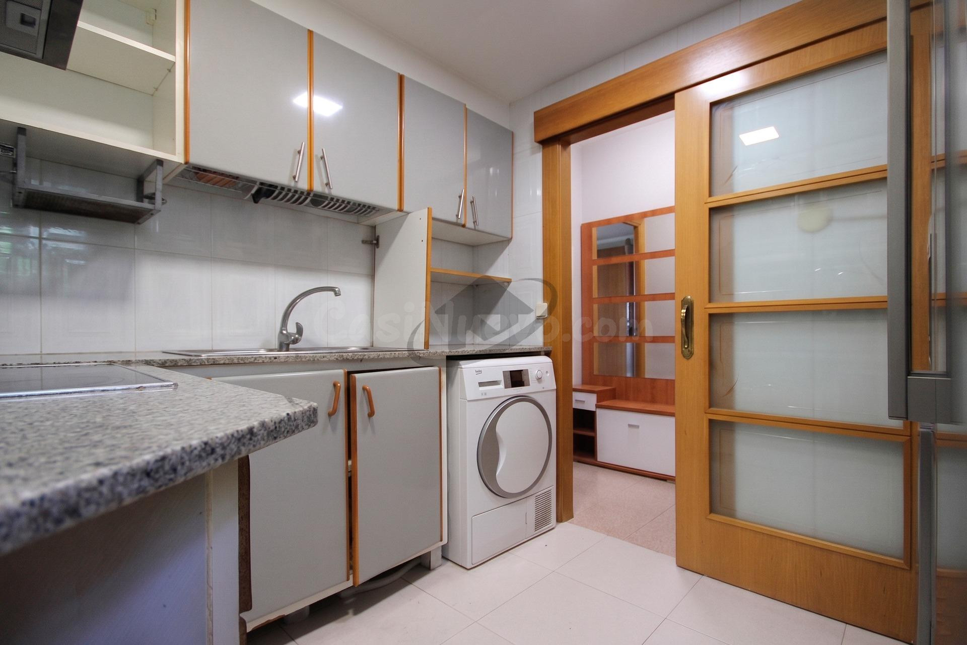 CÉNTRICA Y SOLEADA VIVIENDA CON ASCENSOR Y BALCÓN - foto 4