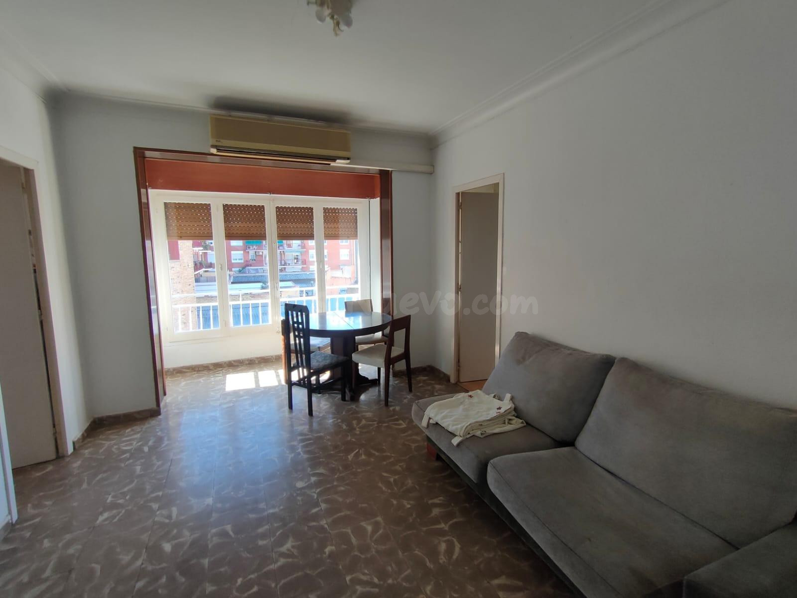 Amplio piso en Viladordis con 4 habitaciones y alquiler acti - foto 3