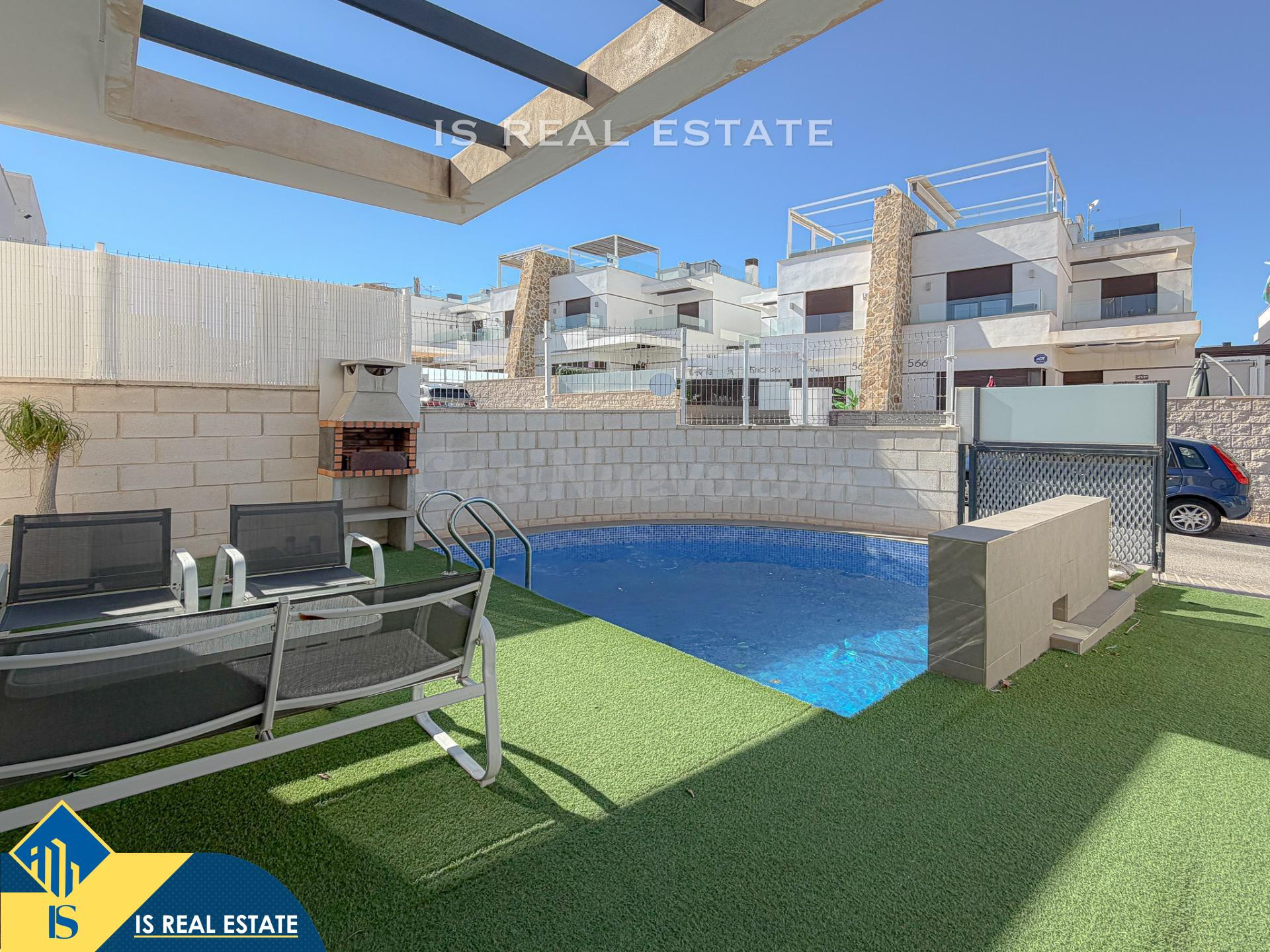 Super Precio! Exclusiva Villa (2018) Diseñada con excelentes - foto 3