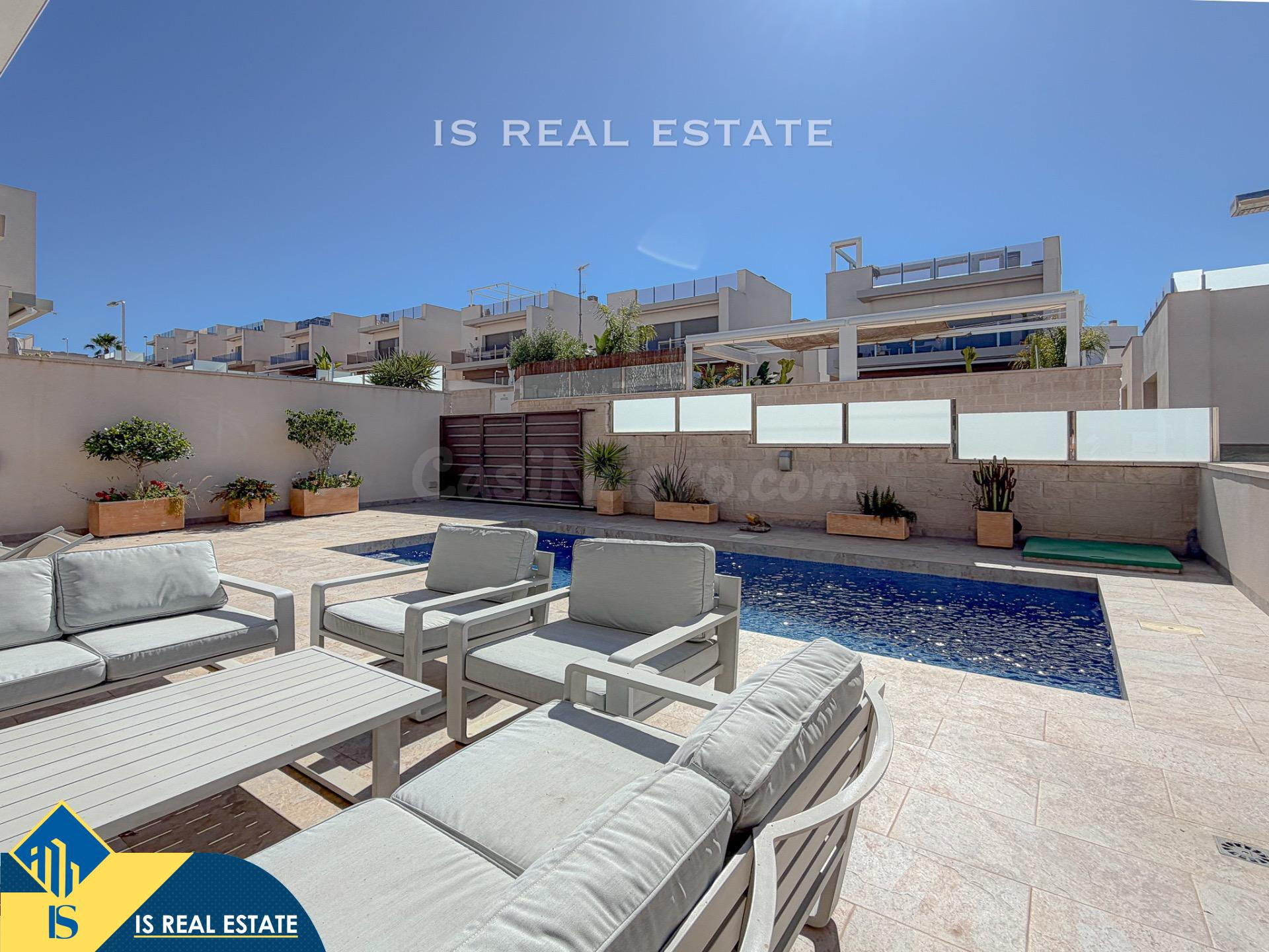 Exclusiva Villa con gigantesca parcela y piscina privada + G - foto 3