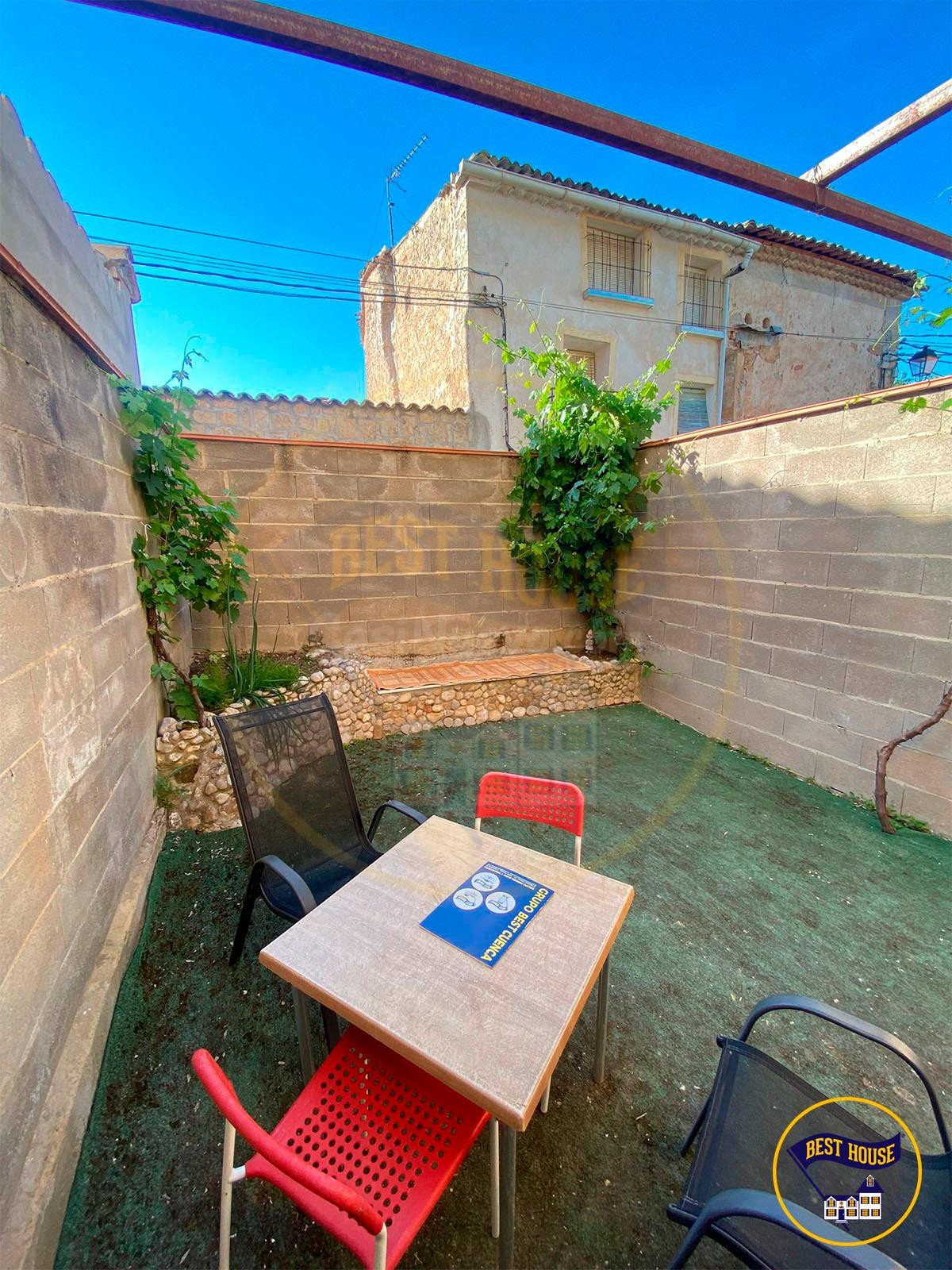 SE VENDE CASA CON PATIO EN VILLAR DEL INFANTADO