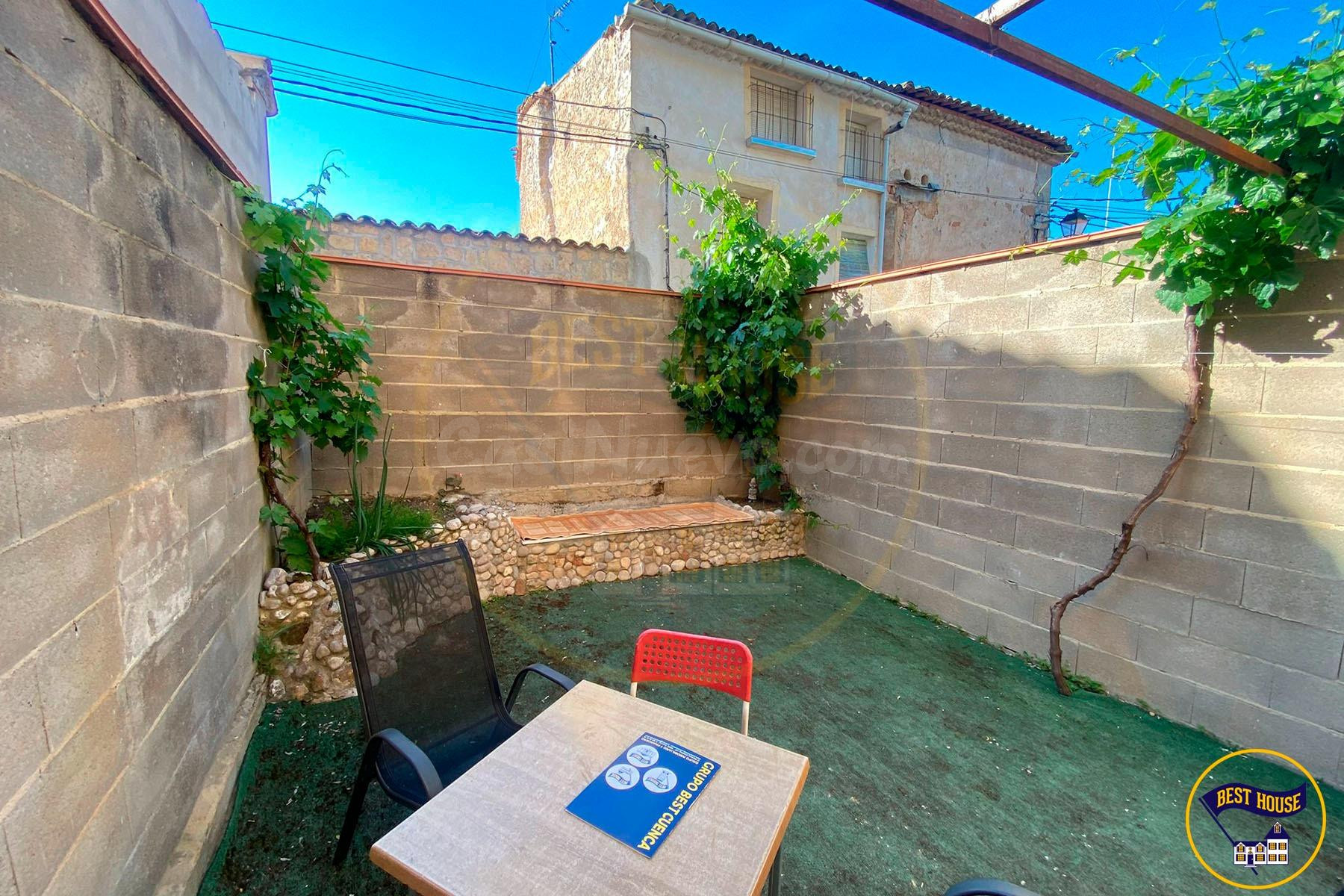 SE VENDE CASA CON PATIO EN VILLAR DEL INFANTADO - foto 4