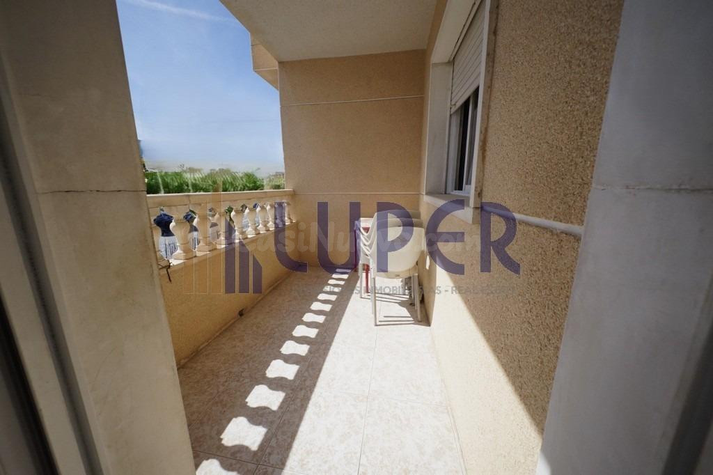 ¡OPORTUNIDAD EN EL CENTRO DE PINOSO! AMPLIA VIVIENDA CON GAR - foto 3