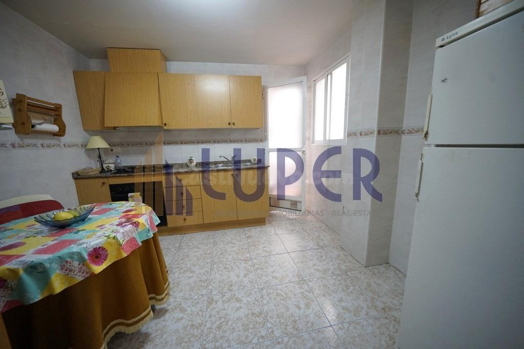 ¡OPORTUNIDAD EN EL CENTRO DE PINOSO! AMPLIA VIVIENDA CON GAR - foto 4