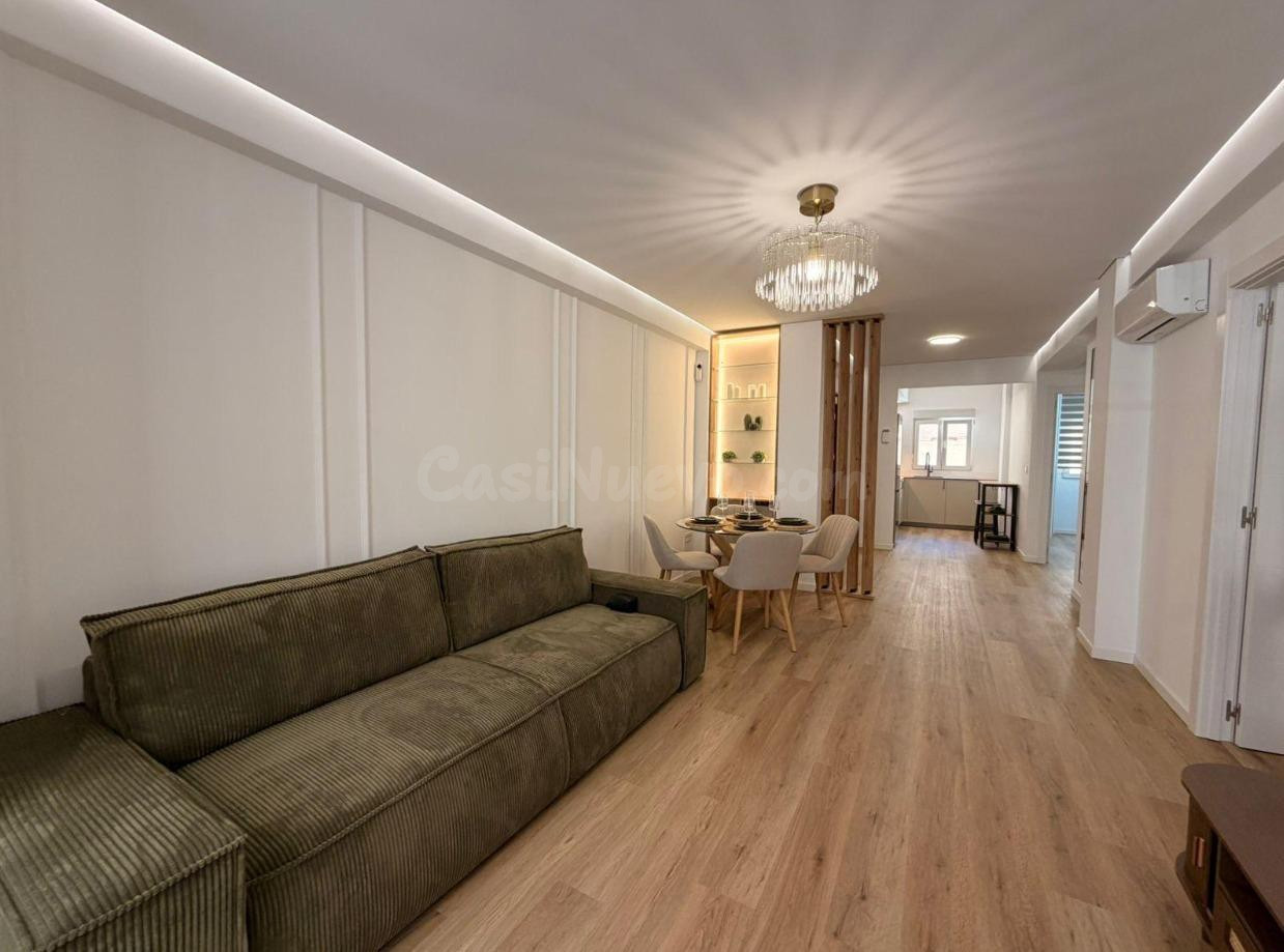 Exclusivo apartamento reformado a solo 50 metros de la Playa - foto 2
