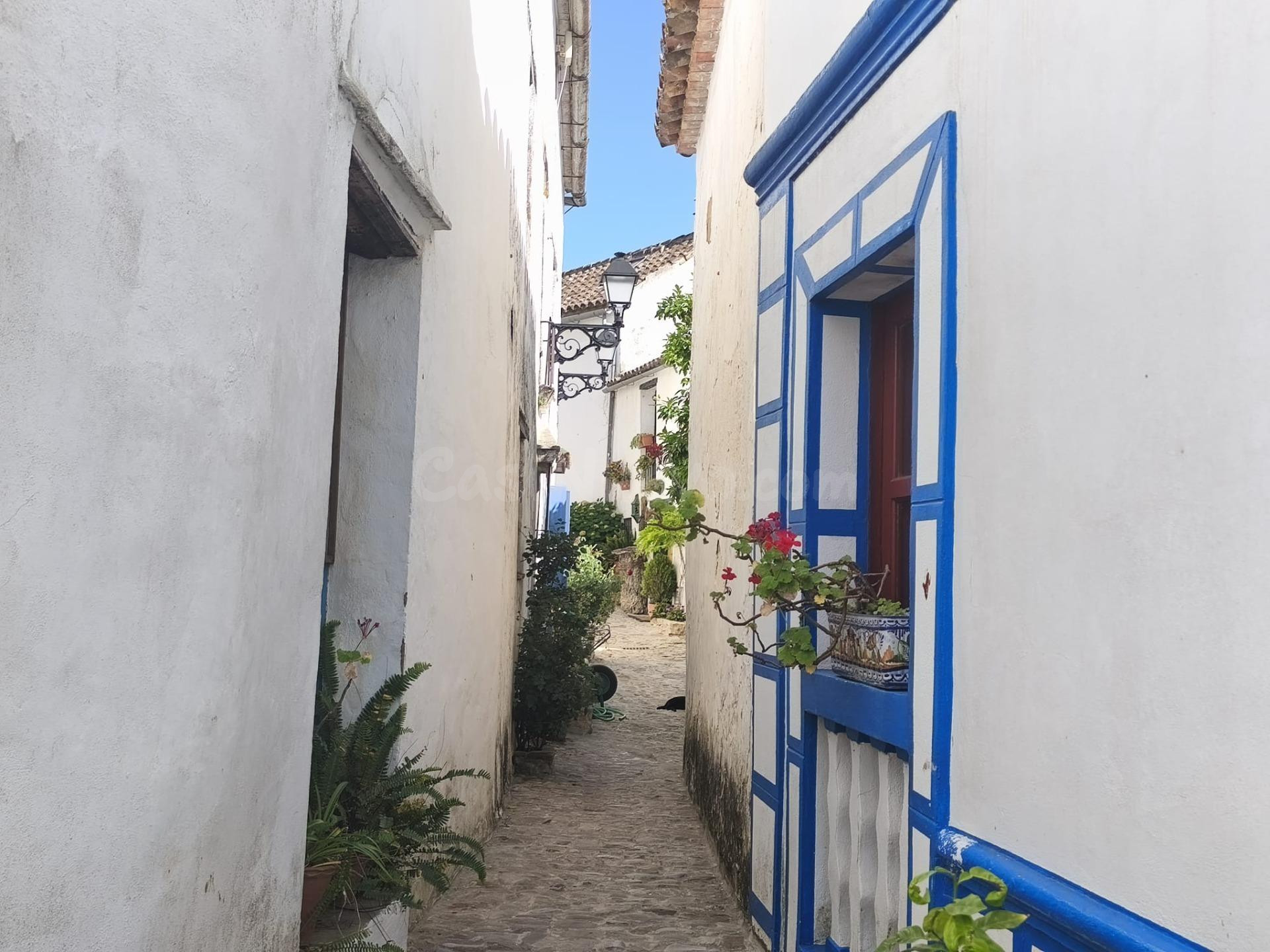 ¡CASA PARA DERRIBAR EN EL CENTRO CASTELLAR! - foto 2