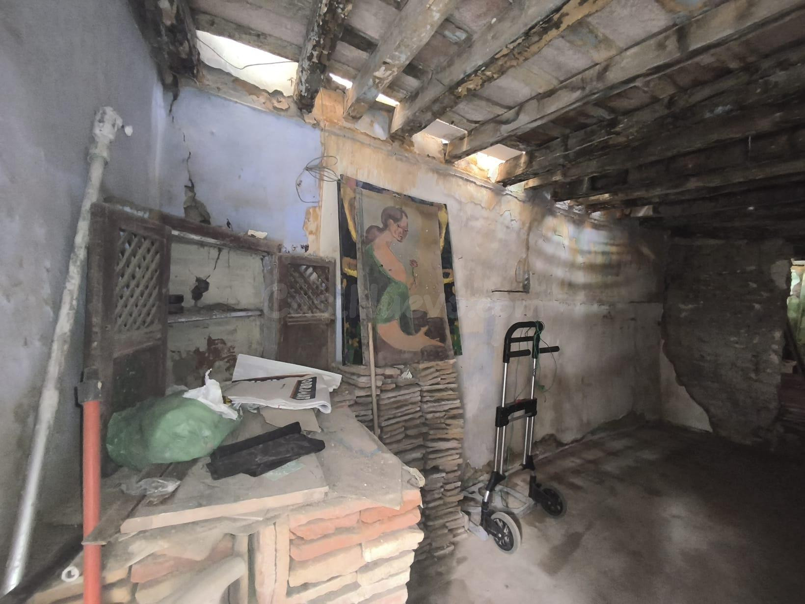 ¡CASA PARA DERRIBAR EN EL CENTRO CASTELLAR! - foto 5